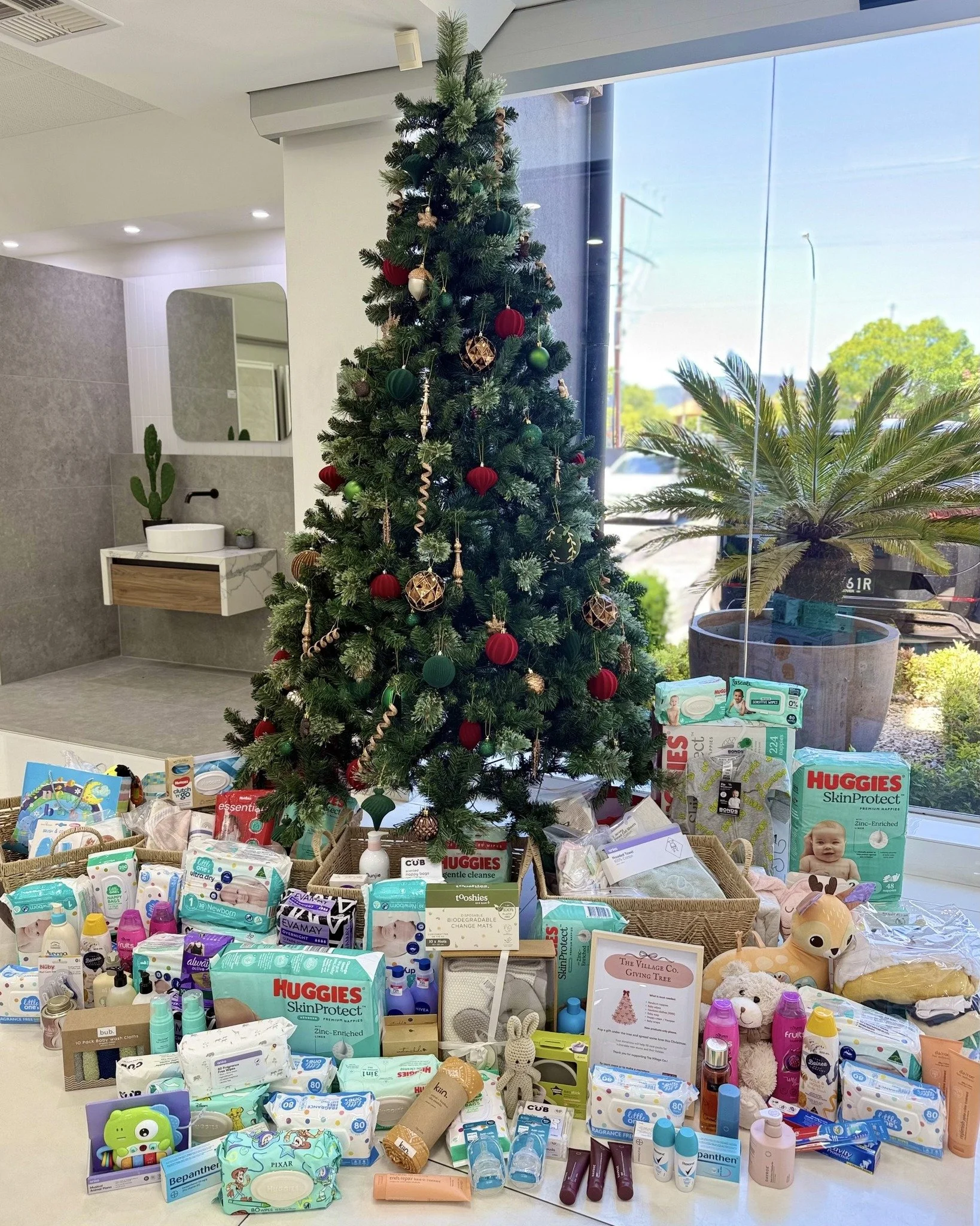 𝗦𝗵𝗮𝗿𝗶𝗻𝗴 𝗛𝗼𝗽𝗲 𝗮𝗻𝗱 𝗞𝗶𝗻𝗱𝗻𝗲𝘀𝘀 𝘁𝗵𝗶𝘀 𝗖𝗵𝗿𝗶𝘀𝘁𝗺𝗮𝘀

This year, 𝗜𝘁𝗮𝗹𝗶𝗮 𝗖𝗲𝗿𝗮𝗺𝗶𝗰𝘀 is proud to have supported @the_village_co  𝗚𝗶𝘃𝗶𝗻𝗴 𝗧𝗿𝗲𝗲, providing at-risk new mums experiencing hardship with thoughtfull