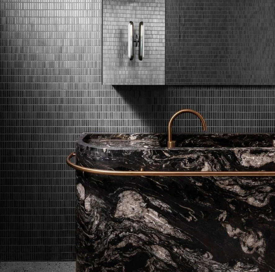 𝗧𝗵𝗲 𝗡𝗲𝘅𝘁 𝗟𝗲𝘃𝗲𝗹 𝗶𝗻 𝗟𝗶𝘃𝗶𝗻𝗴.
Dark, dimensional, and undeniably elegant.

Get the Look:
&bull; Bathroom Wall: Olomuna 9.5 x 47mm (Made In Japan)

Tiles from @ztile.japan [exclusive to @italia_ceramics]

Project Design @biasolstudio
Ph