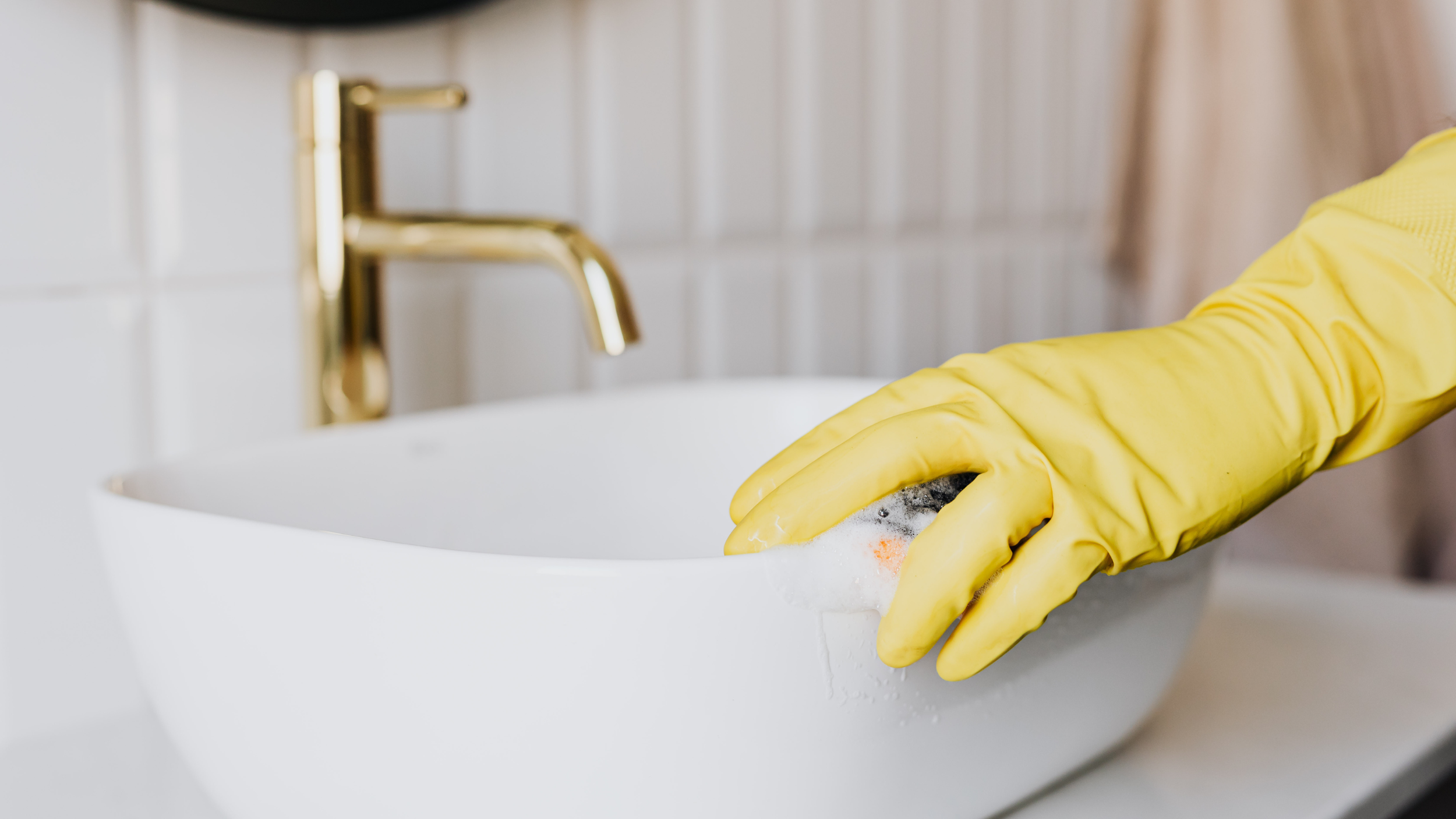 Essential Bathroom Cleaning Hacks that Work