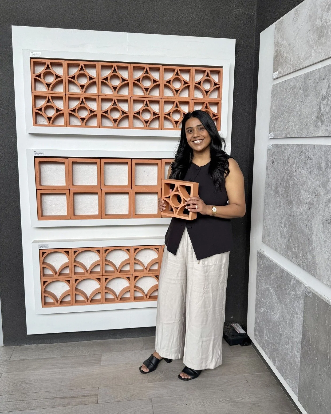 𝗔𝗱𝗱 𝘁𝗶𝗺𝗲𝗹𝗲𝘀𝘀 𝗰𝗵𝗮𝗿𝗮𝗰𝘁𝗲𝗿 𝗶𝗻 𝗮 𝘀𝘁𝗿𝗶𝗸𝗶𝗻𝗴 𝘄𝗮𝘆! 

Dharshi has chosen our BREEZE BLOCK Collection as her pick of the week! Bringing timeless character in a fresh, architectural way, Breeze Blocks features three striking cla