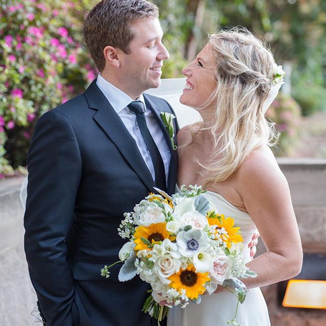 The florals were bright and not your typical fall wedding bouquet which I loved!! .
.
.
🌻: @vogueflowers 📷: @erikadarephoto .
.
.
#rvawedding #mainstreetstation #monicalynneevents #mleevents #loudounweddings #loudounevents #northernvaevents #northe