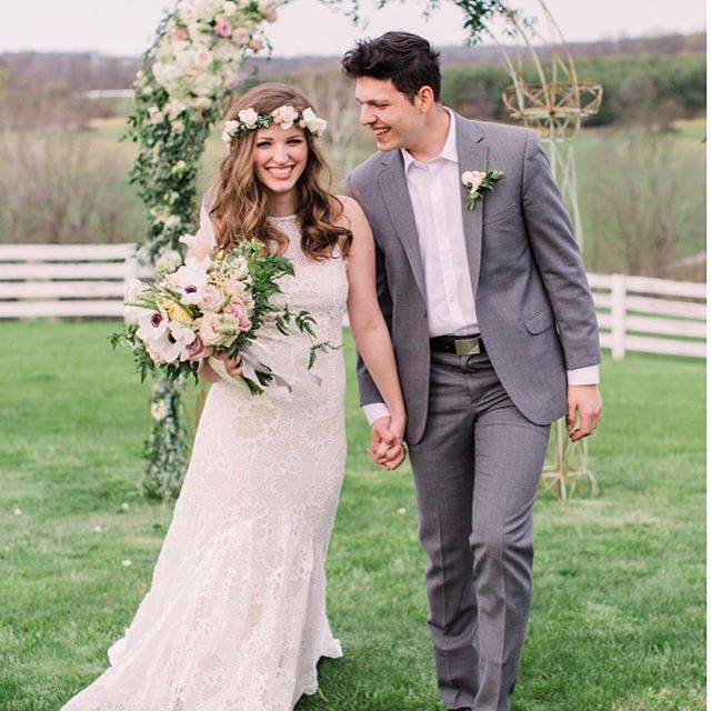 Walking into 2019 with a feature in @bridalmusings ! We are thrilled and honored to have worked with such an amazing team! Link in bio
.
.
Venue: @bluehillfarmus 
Design/planning: @monicalynneevents 
Photography: @sandbytv 
Florals: @craftedstems 
Ca