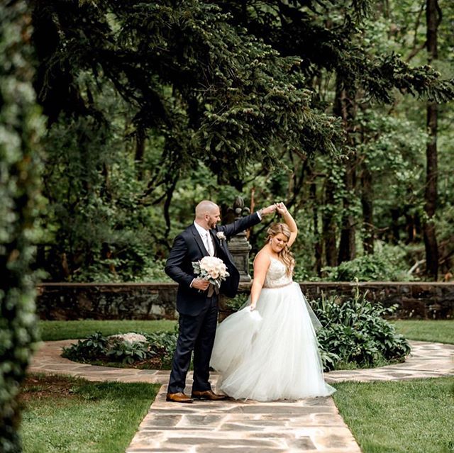 Dancing into Monday!.
.
.
.
📸: @1001angles .
#monicalynneevents #mleevents #loudounweddings #loudounevents #northernvaevents #northernvaweddings #dmvevents #dmvweddings #weddings #eventplanner #weddingplanner #dcweddings #dcevents #dceventplanner #d