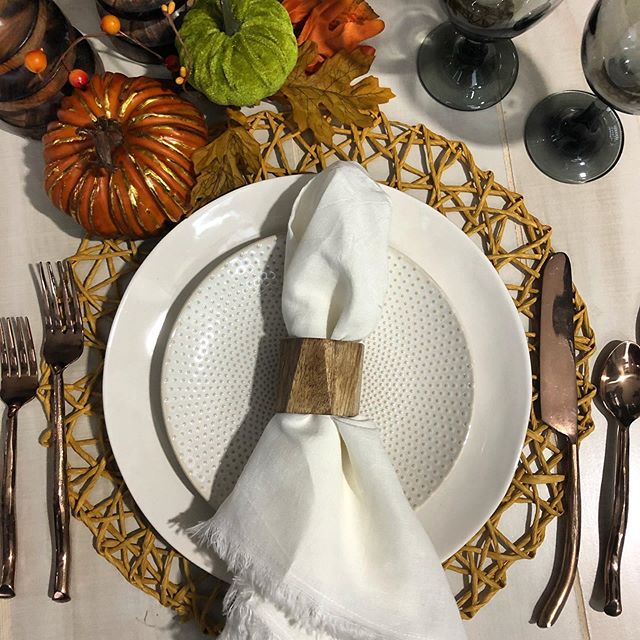 Holidays here we come!! Let Uncommonly Styled save you some energy this year by delivering a beautiful Thanksgiving Tablescape right to your door! Spend the extra time with your loved ones, you deserve it! 🍁 website link in bio!