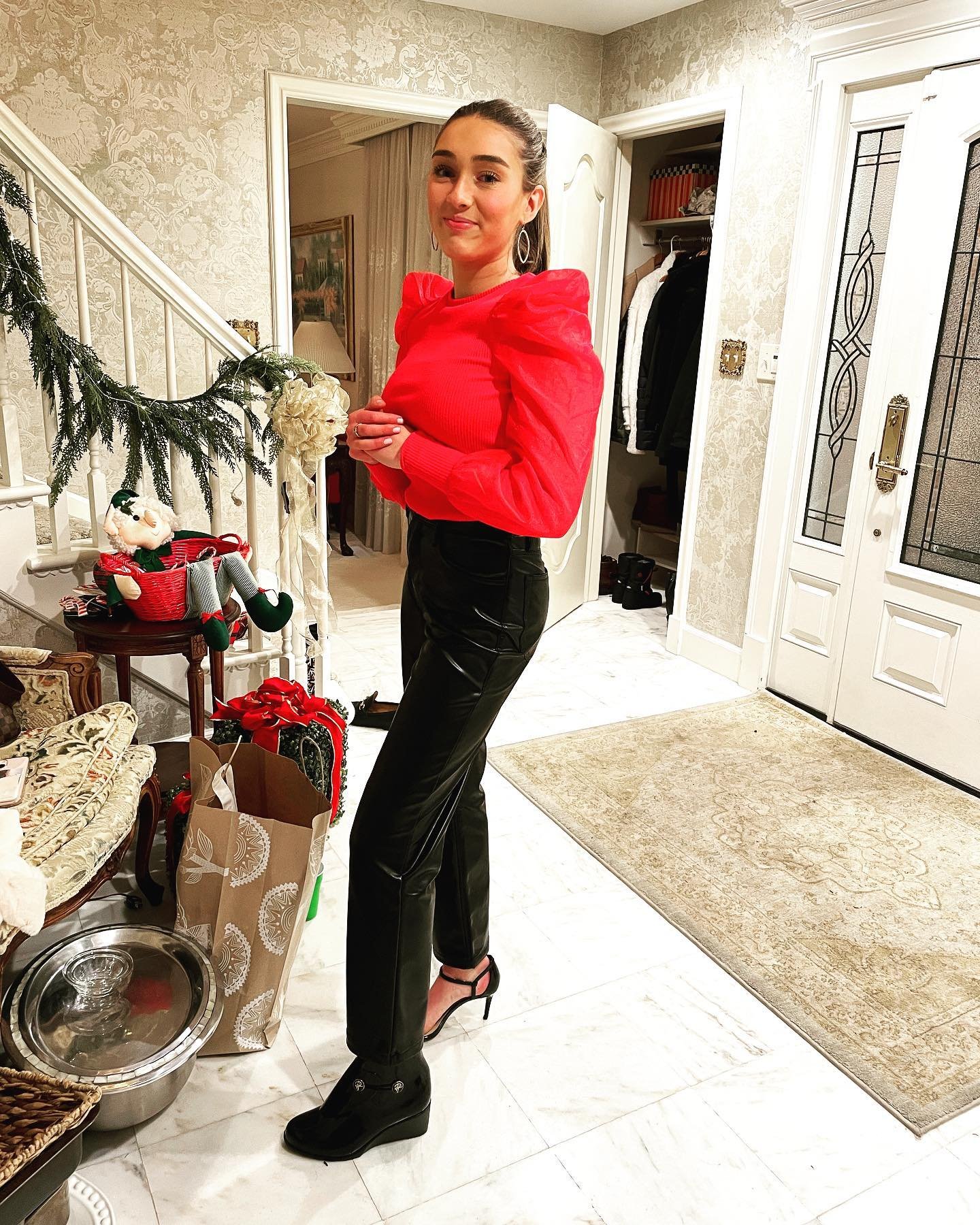 A night out with strappy heels and snow is no problem when you have your Pattens! ❤️