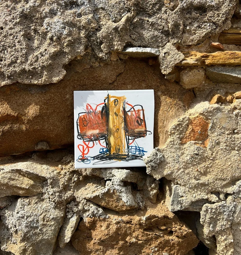 Rhys Viorr painting in portugesse ceramic tile, exhibited in lisbon ruins gallery