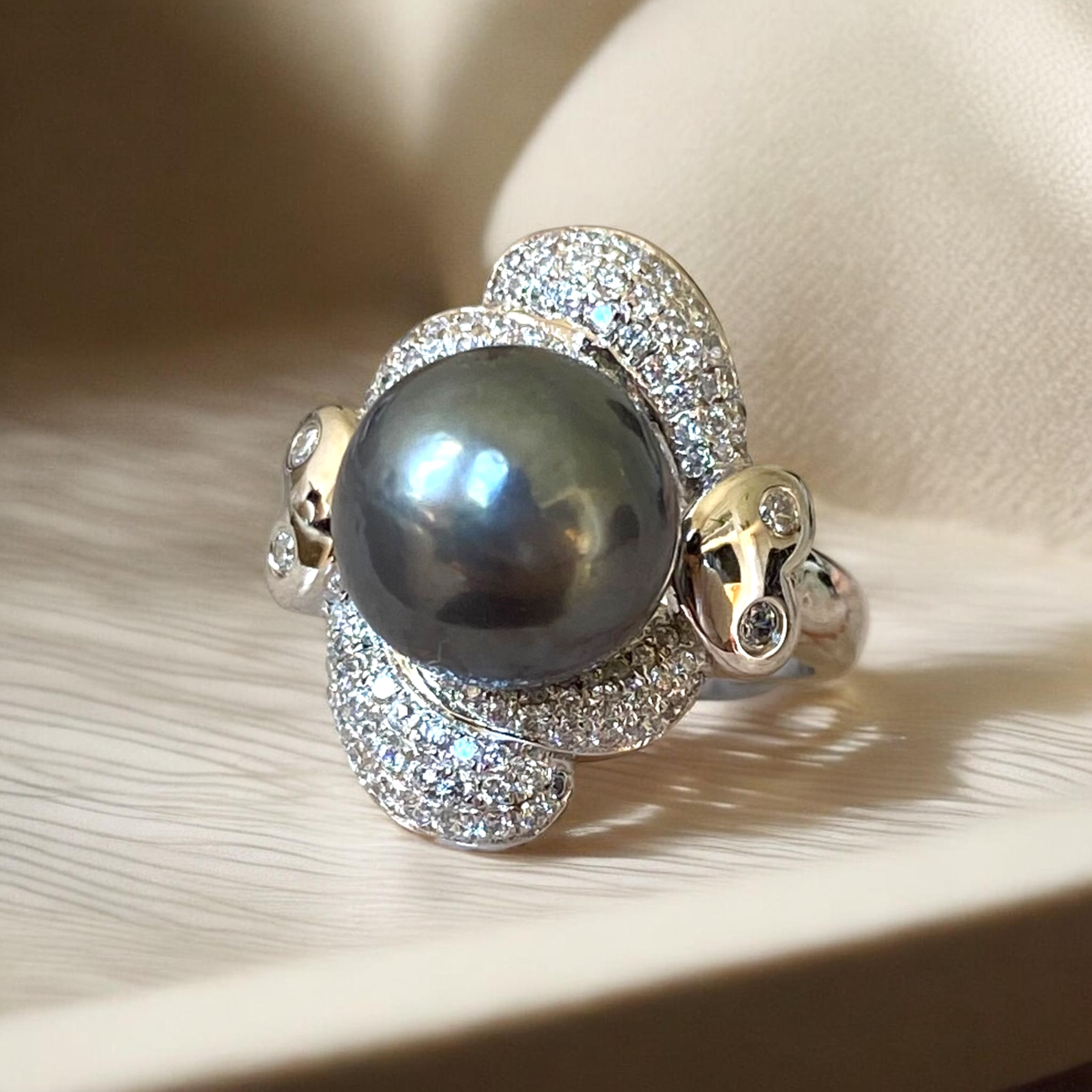 Tahitian, Grey Pearl Ring in Silver Scalloped Halo Setting1.PNG