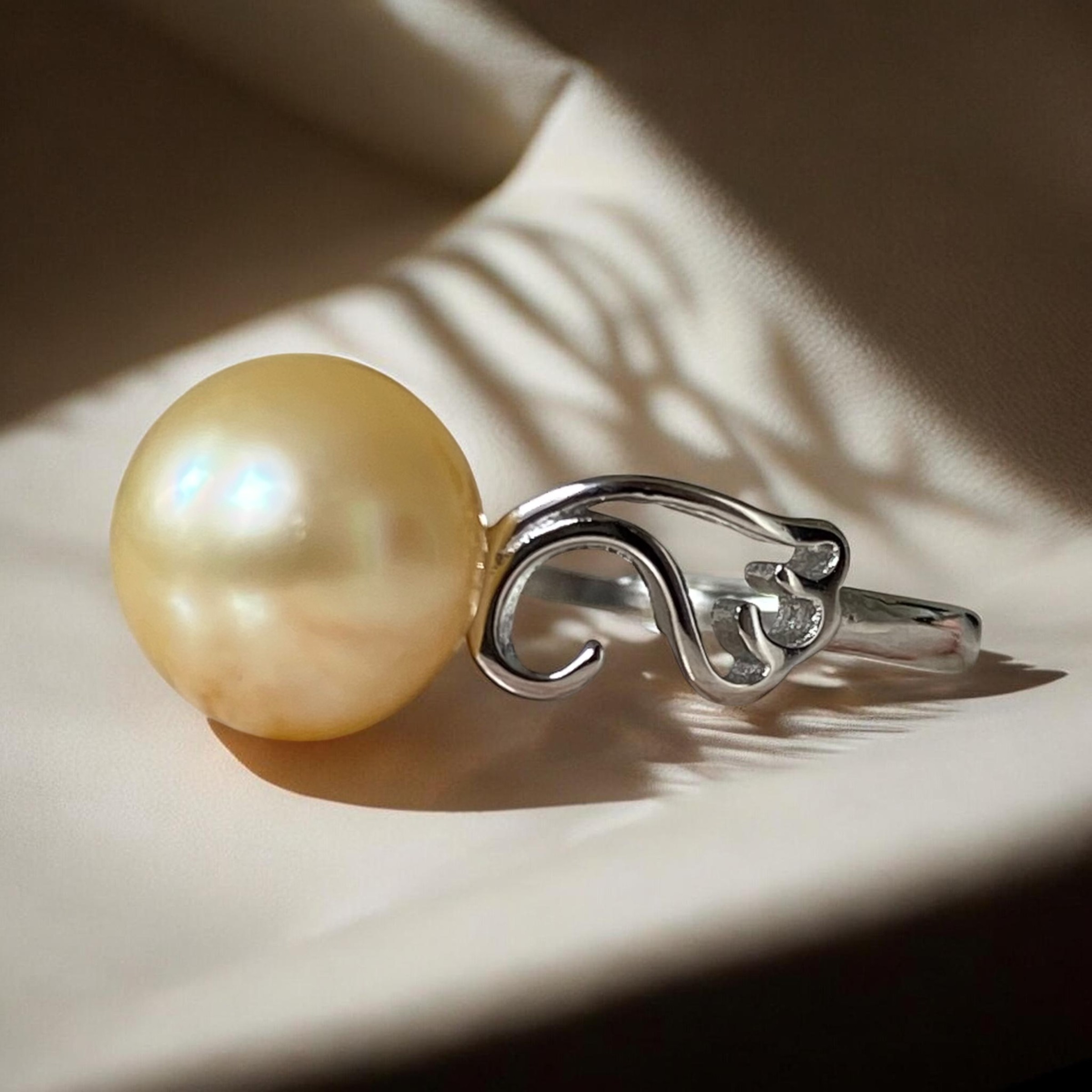 South Sea, Golden White Pearl Ring in Decorative Wing Silver Setting2.PNG