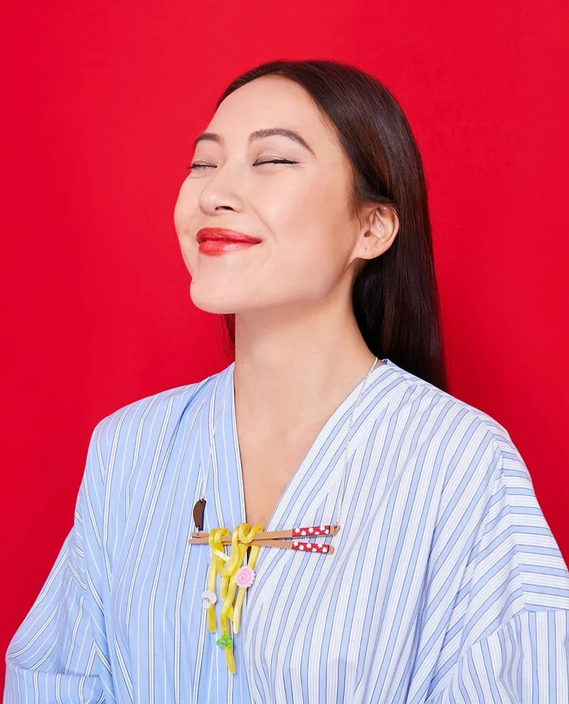 Yummy-Noodles-on-my-Chopsticks-Necklace-Take-Away-Asia-Edition-collection-la-vidriola-zoom_800x.jpg