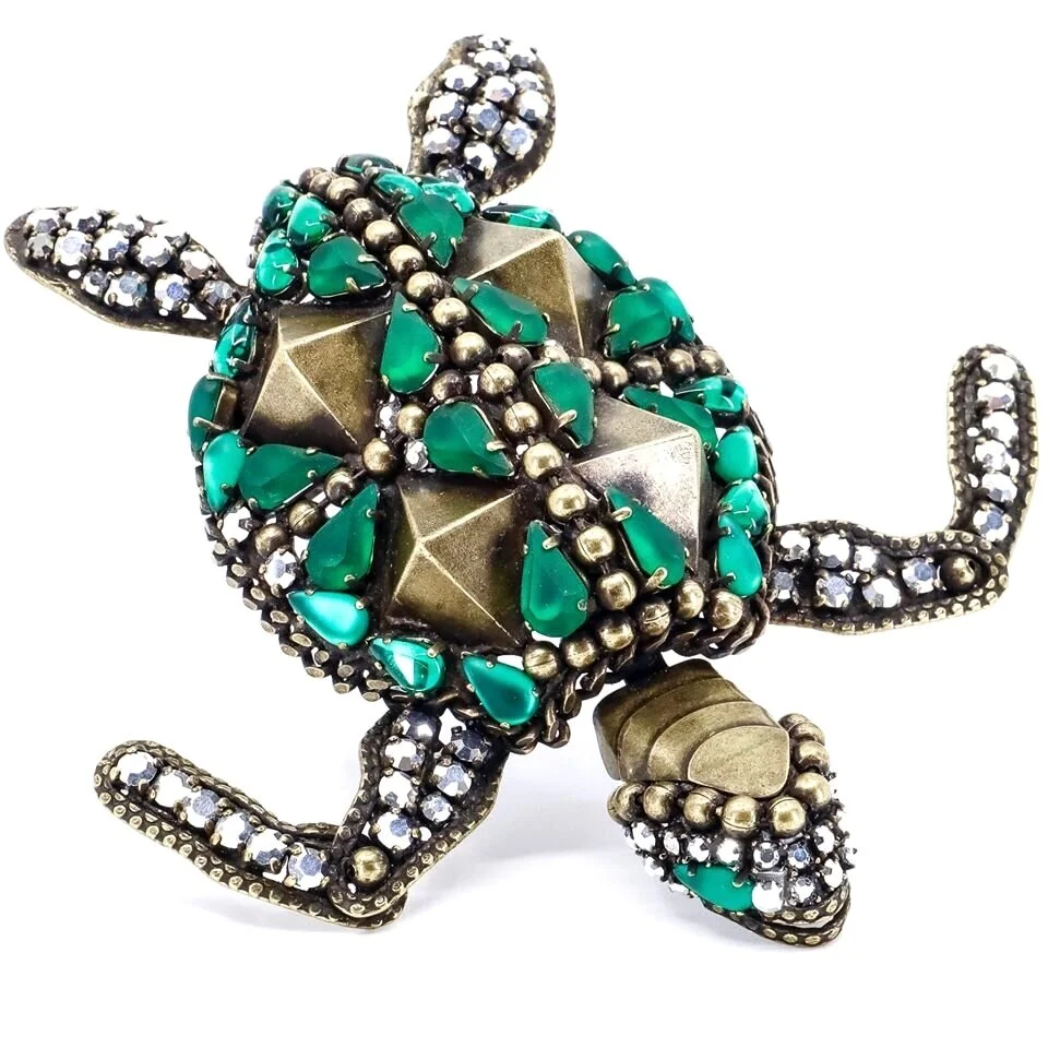 Hanna Bernhard, Haute Couture, Turtle Brooch