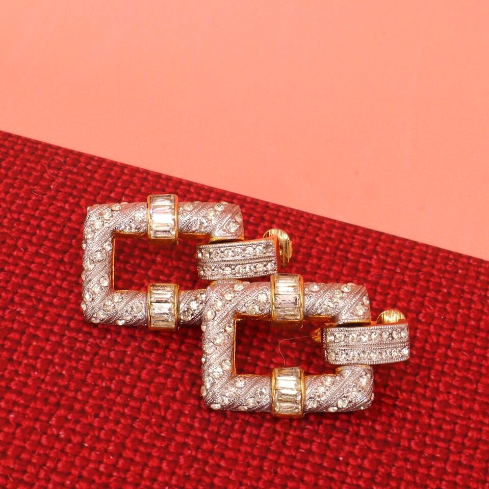Miu Miu Crystal Pink Bow Brooch — Danilova: Fashion, costume and vintage  jewellery curator