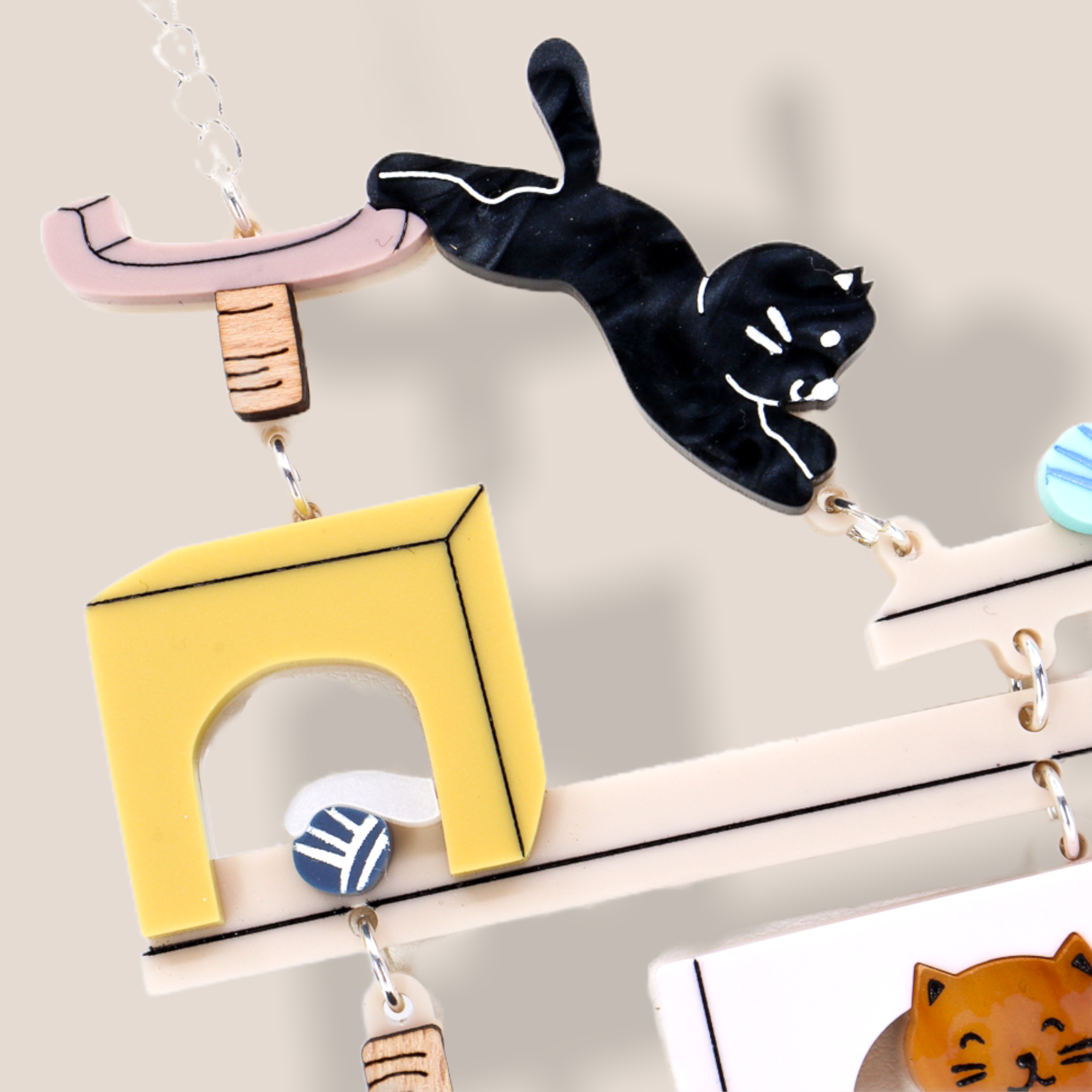 Danilova Jewellery, La Vidriola, Acrylic Plastic Brooches and Necklaces289.PNG