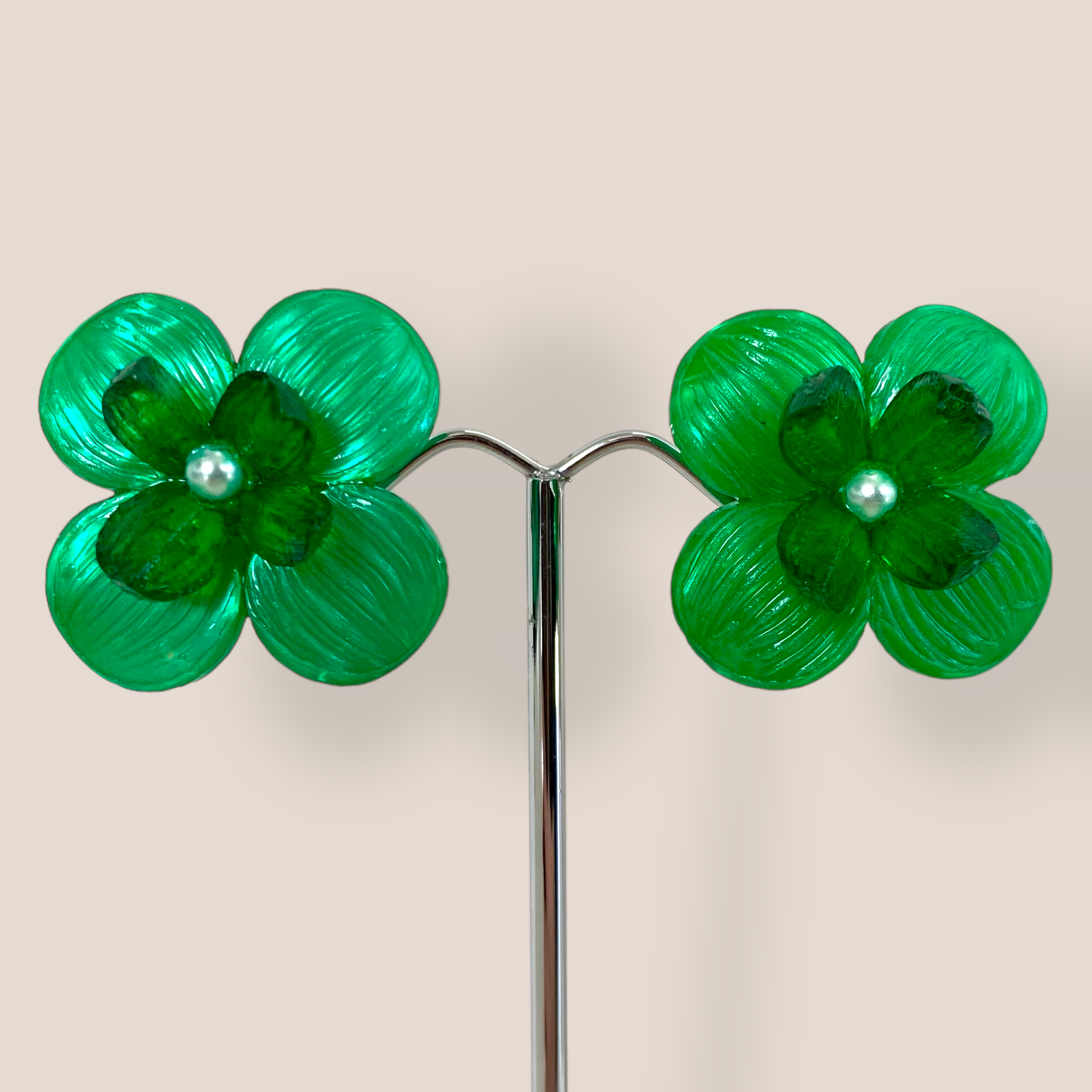 Cilea, Vintage, Green Clover Clip-on Earrings
