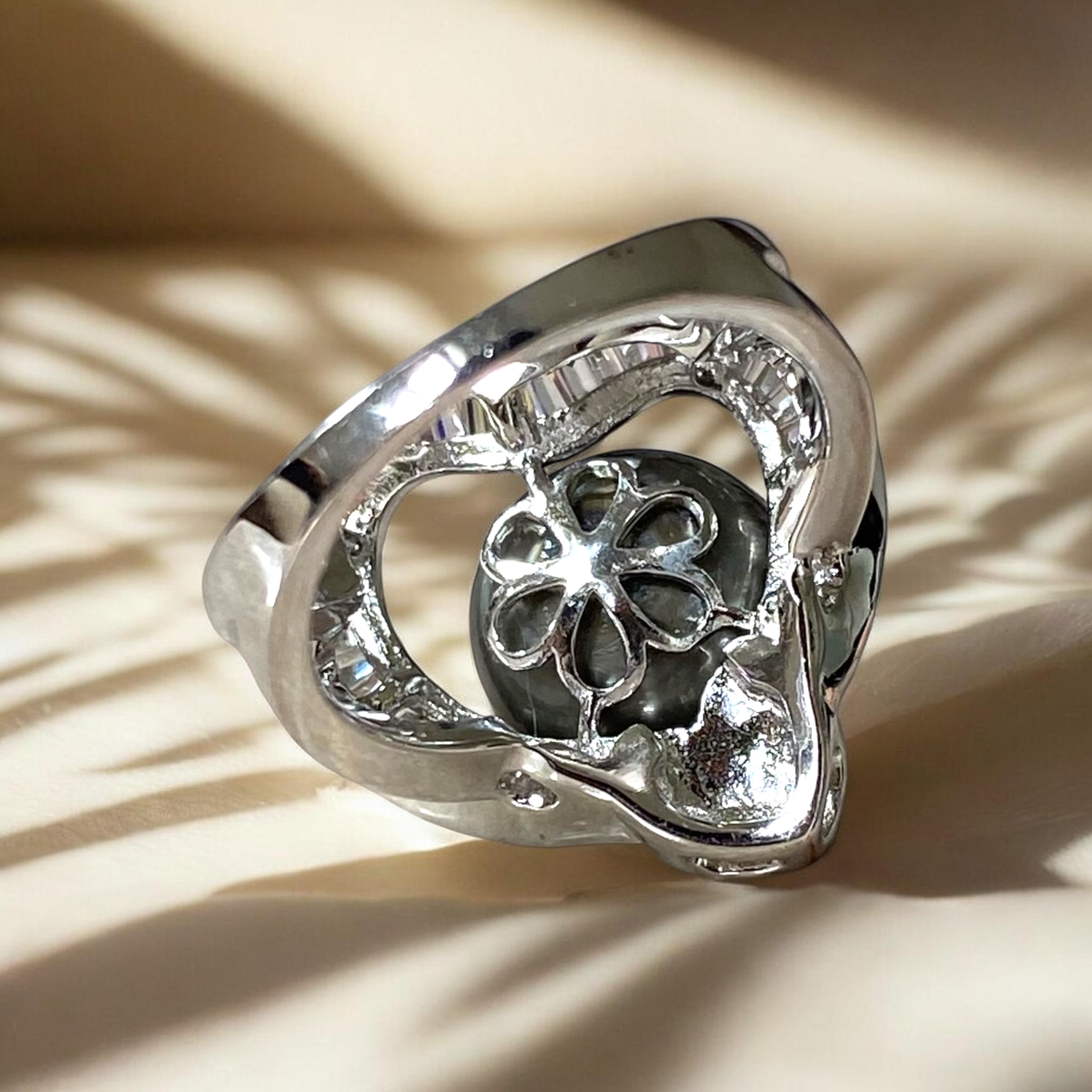 Tahitian, Grey Pearl Ring in Silver Heart Halo Setting15.PNG