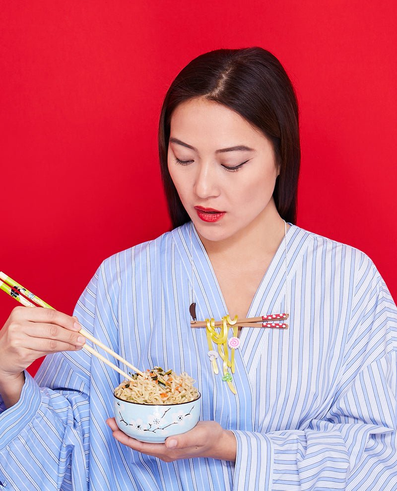 Yummy-Noodles-on-my-Chopsticks-Necklace-Take-Away-Asia-Edition-collection-la-vidriola-Product_800x.jpg