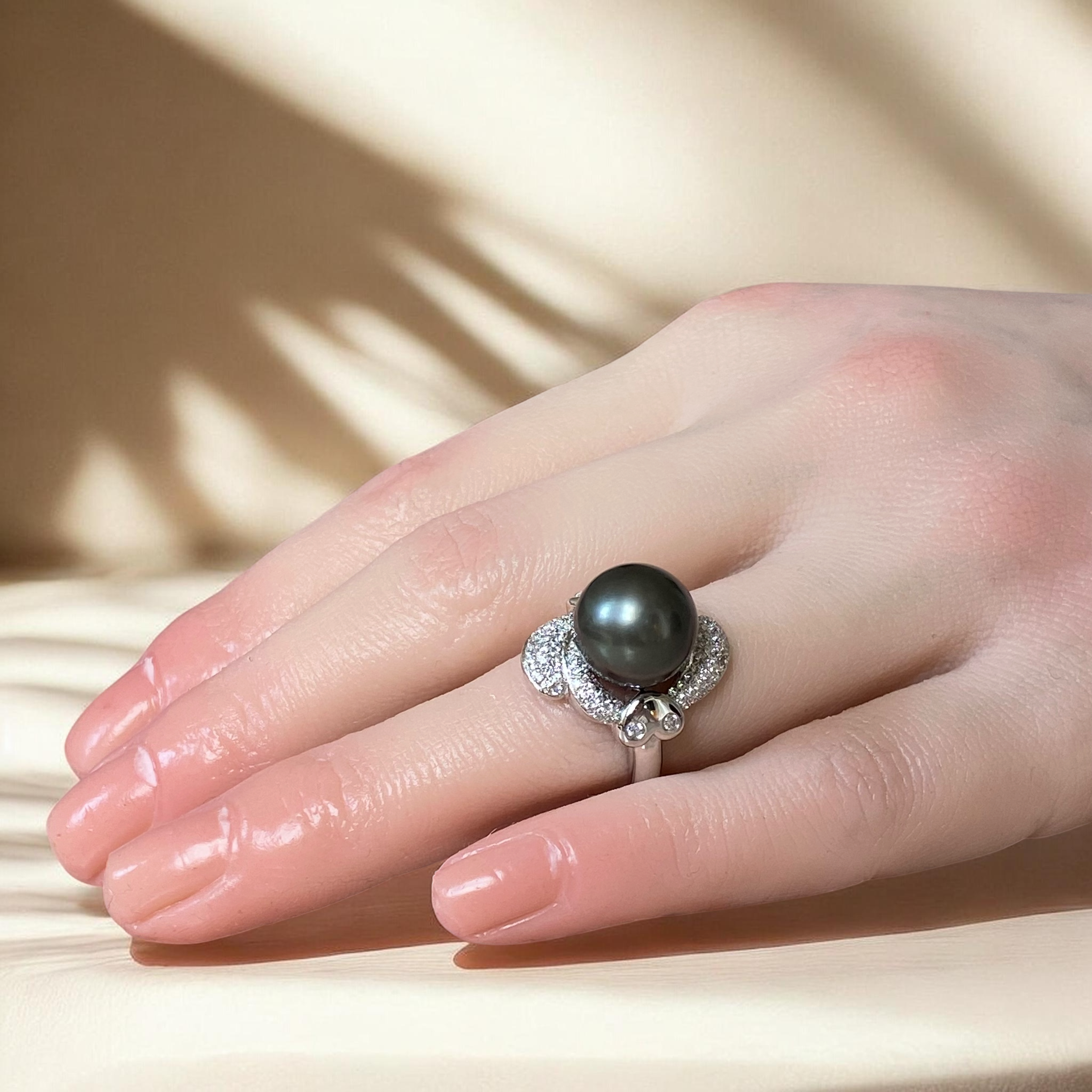 Tahitian, Black Pearl Ring in Silver Scalloped Halo Setting7.PNG
