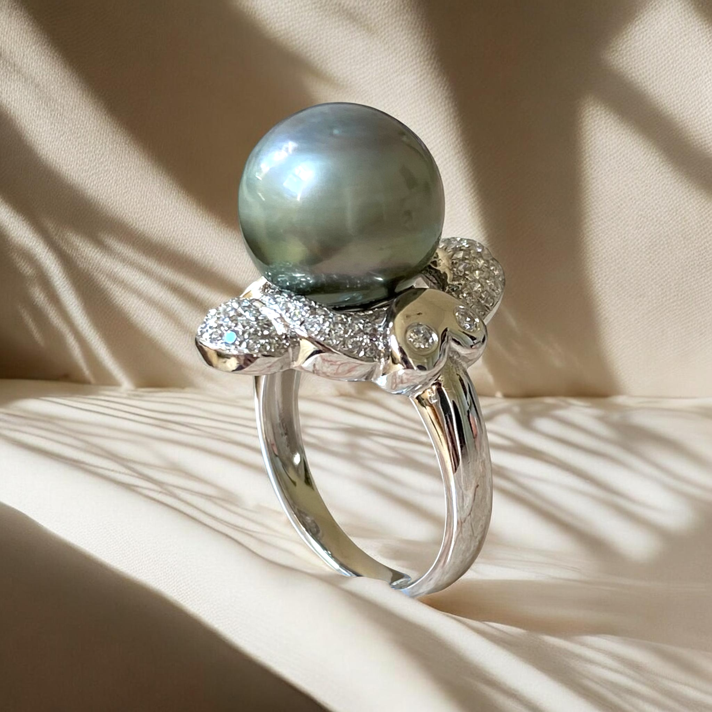 Tahitian, Blue Grey Pearl Ring in Silver Scalloped Halo Setting4.PNG