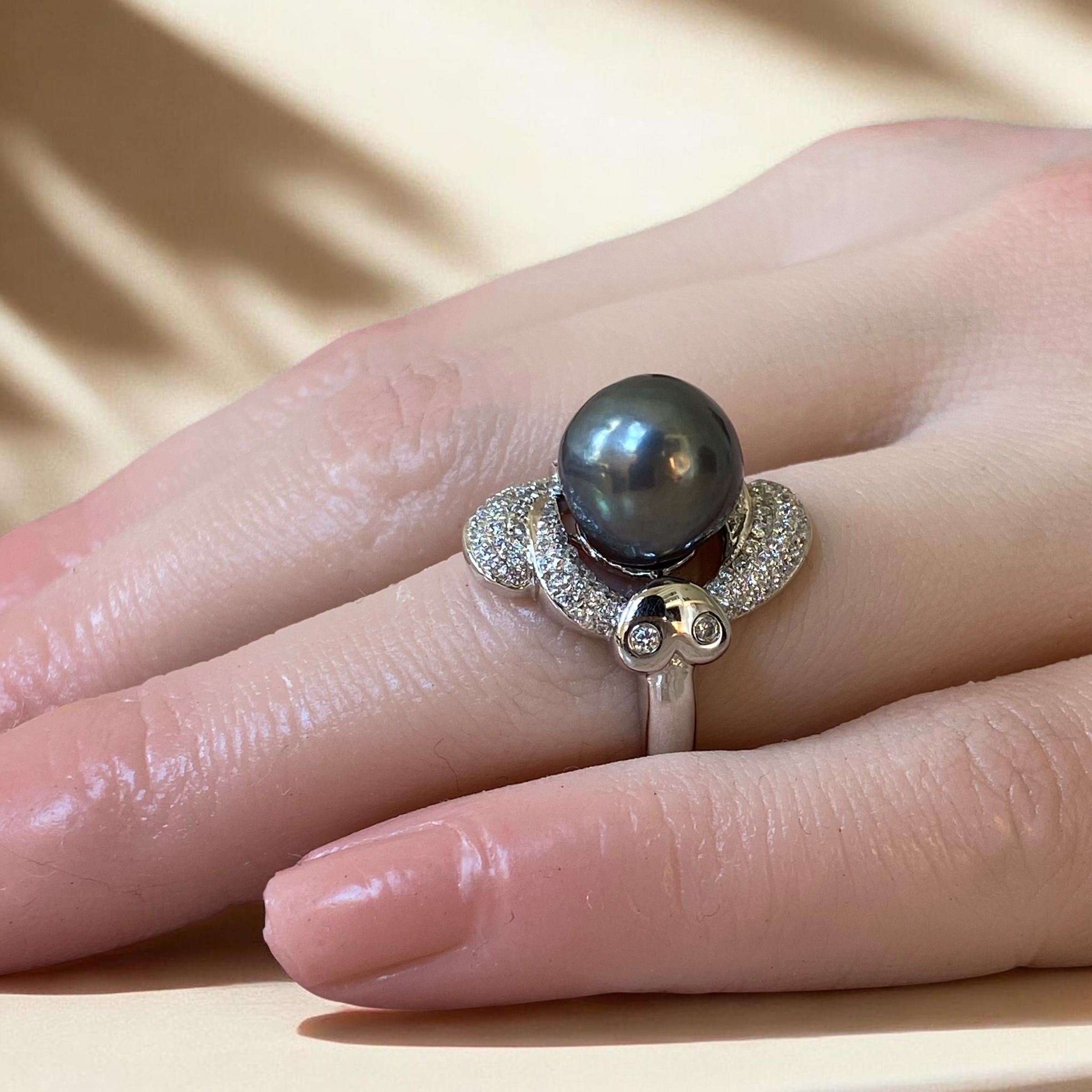Tahitian, Grey Pearl Ring in Silver Scalloped Halo Setting9.PNG