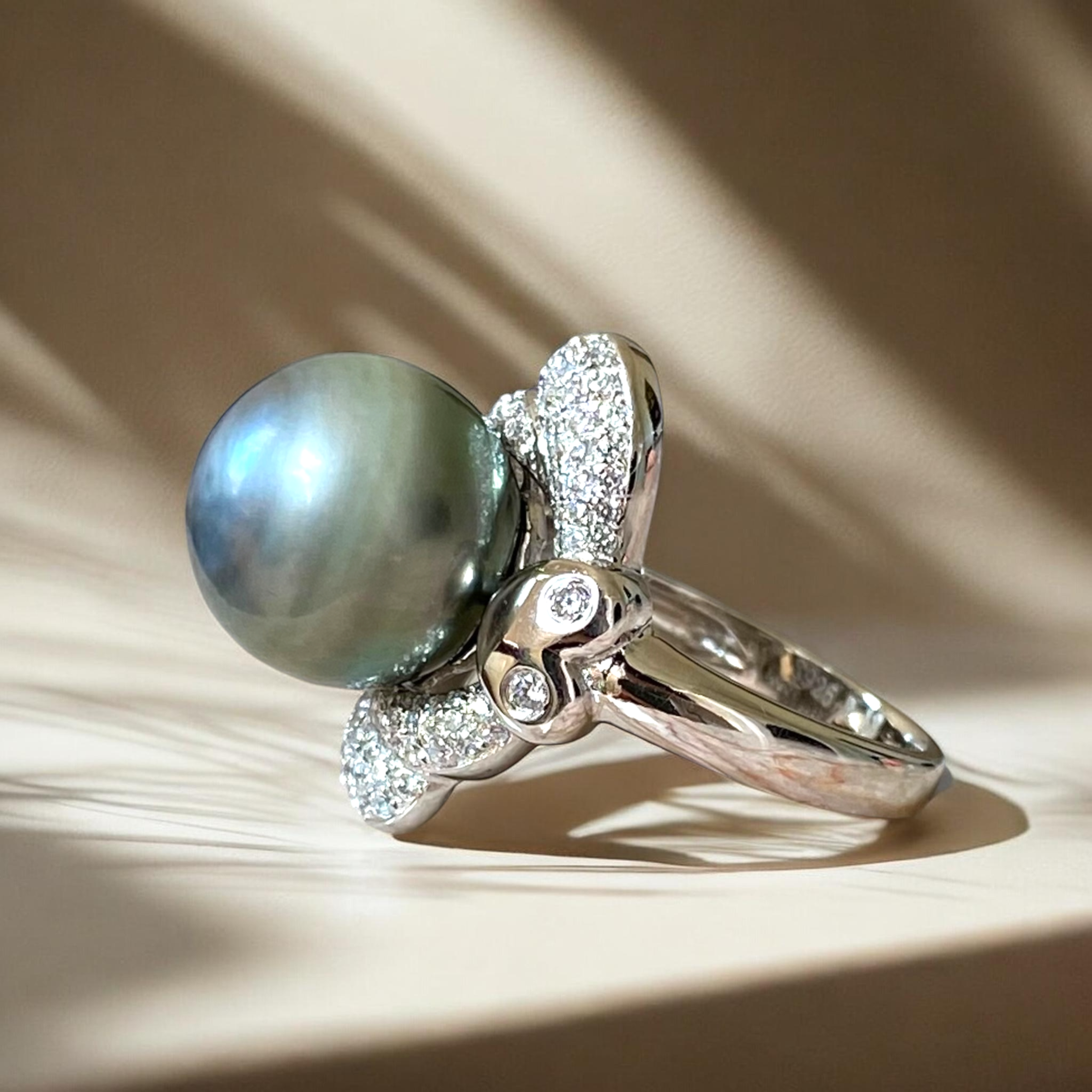 Tahitian, Blue Grey Pearl Ring in Silver Scalloped Halo Setting1.PNG