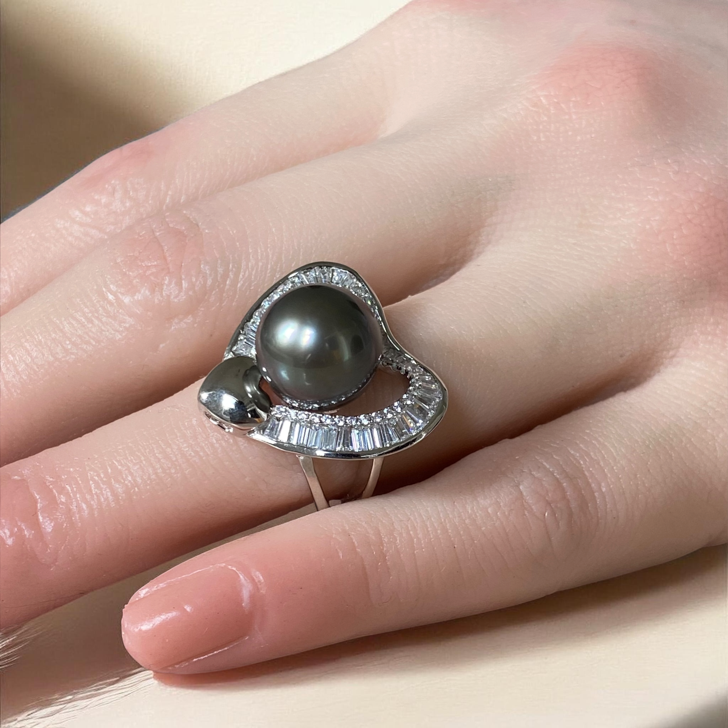 Tahitian, Grey Pearl Ring in Silver Heart Halo Setting19.PNG