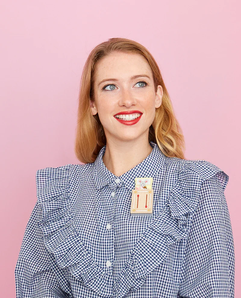 Danilova, La Vidriola, My Cosy Matchbox Bed, Interactive Acrylic Brooch6.jpg.webp