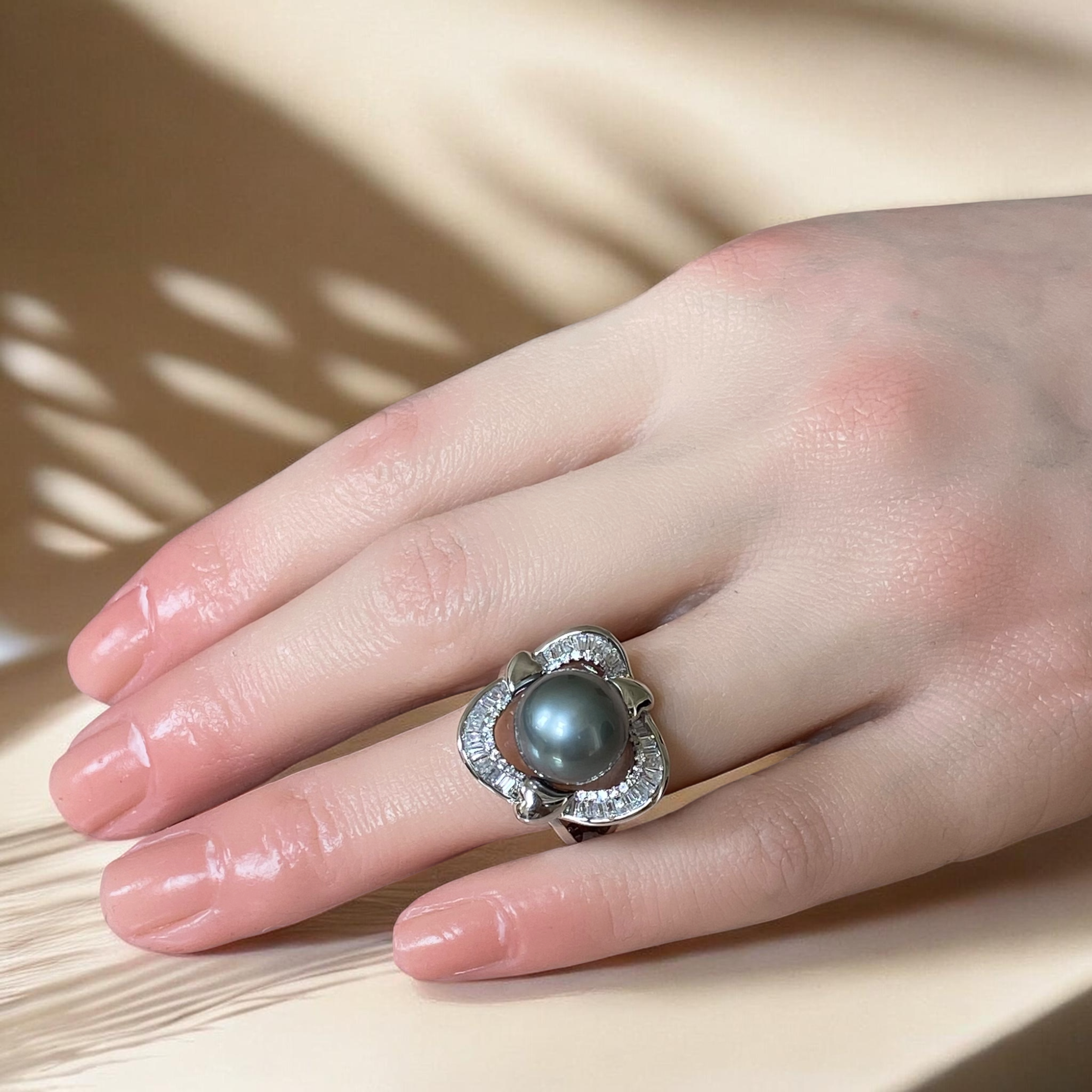 Tahitian, Grey Pearl Ring in Silver Triangular Halo Setting6.PNG