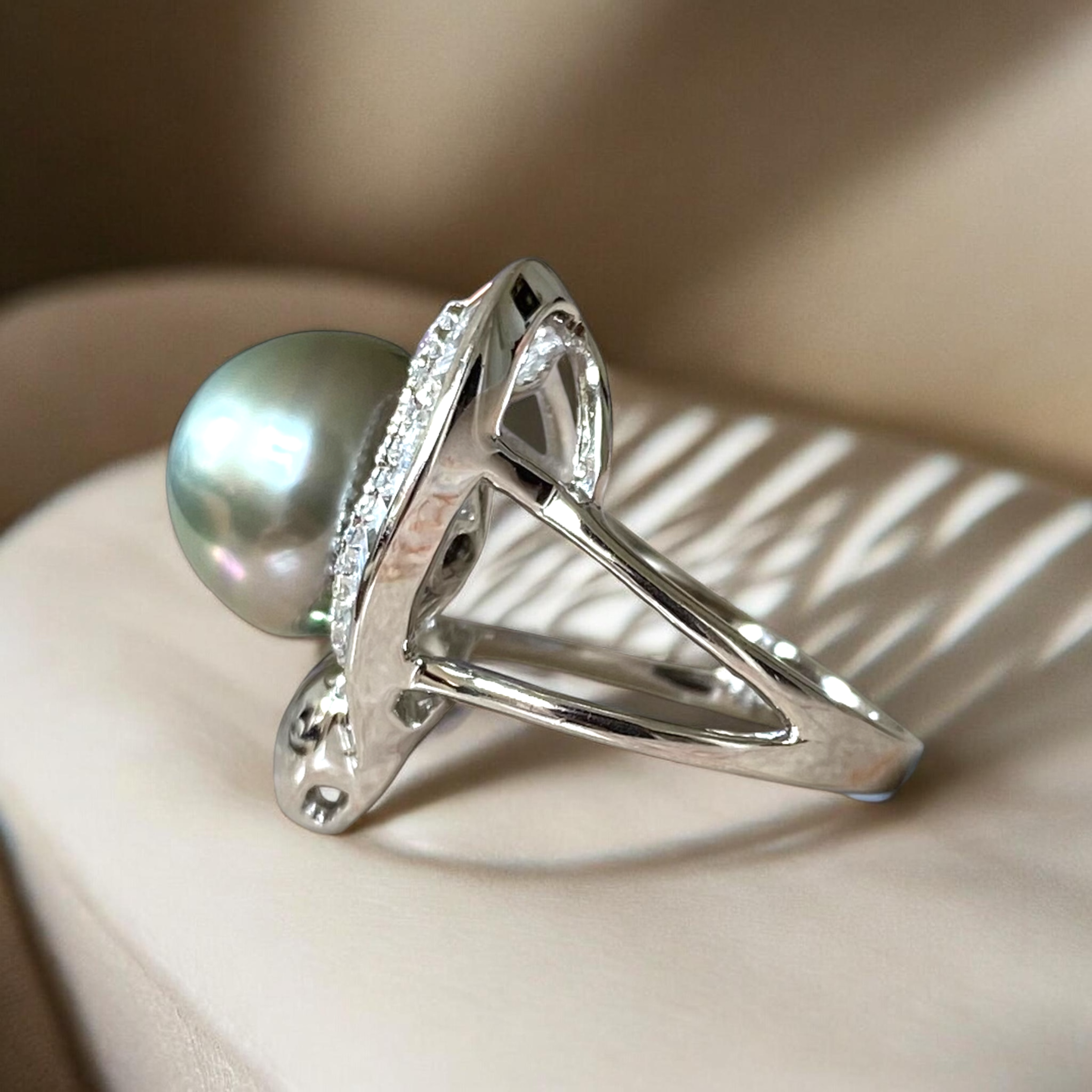 Tahitian, Grey Pearl Ring in Silver Heart Halo Setting4.PNG