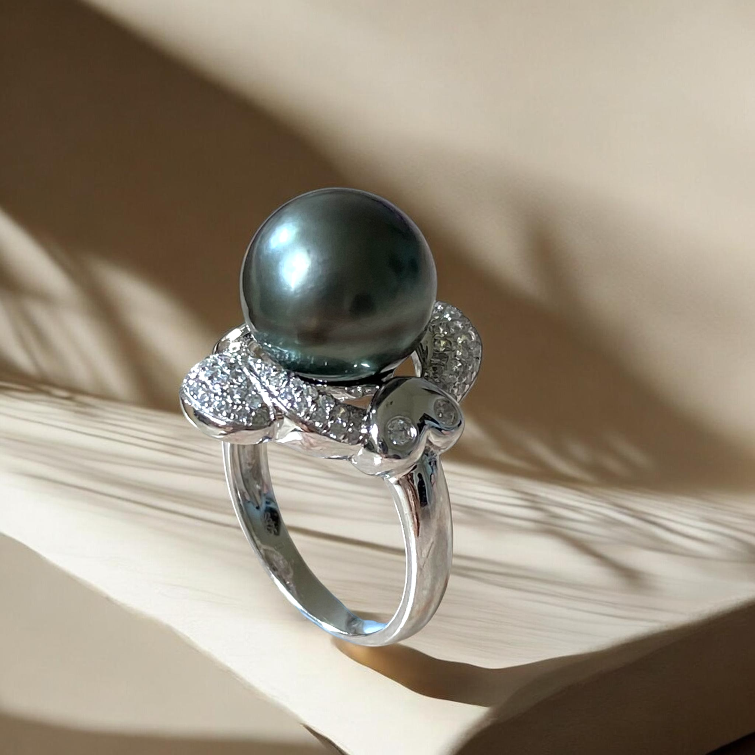 Tahitian, Black Pearl Ring in Silver Scalloped Halo Setting6.PNG