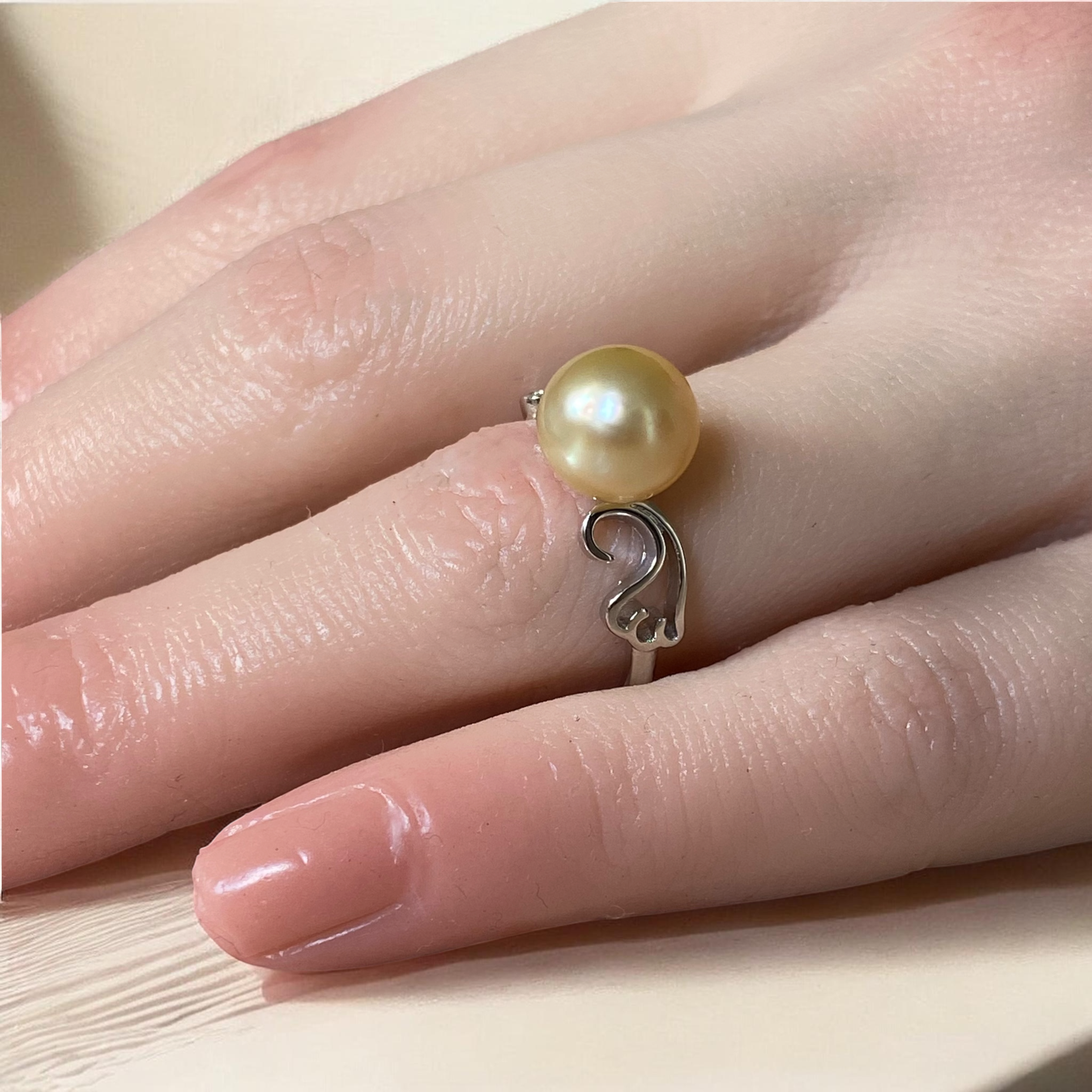 South Sea, Golden White Pearl Ring in Decorative Wing Silver Setting8.PNG