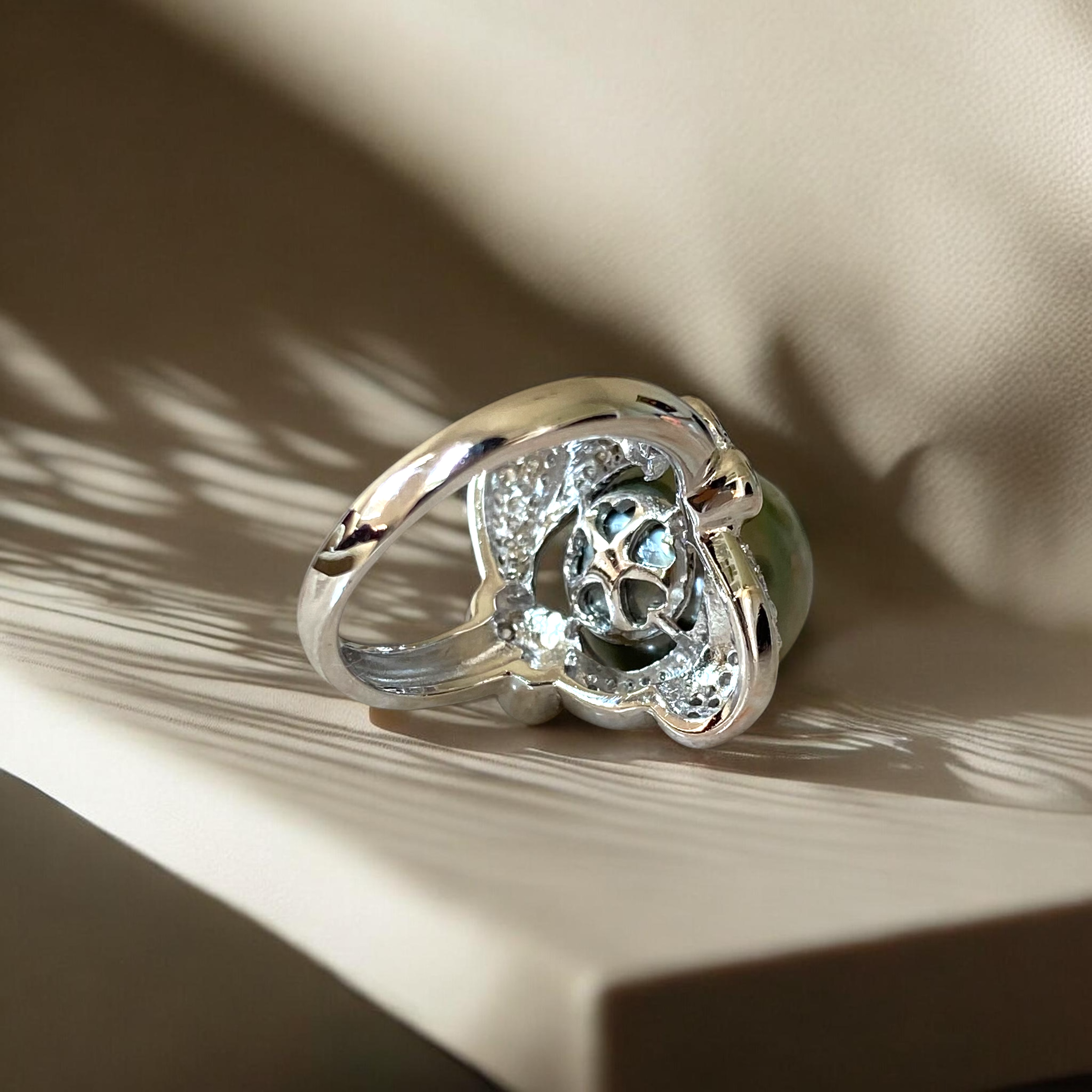 Tahitian, Blue Grey Pearl Ring in Silver Scalloped Halo Setting2.PNG