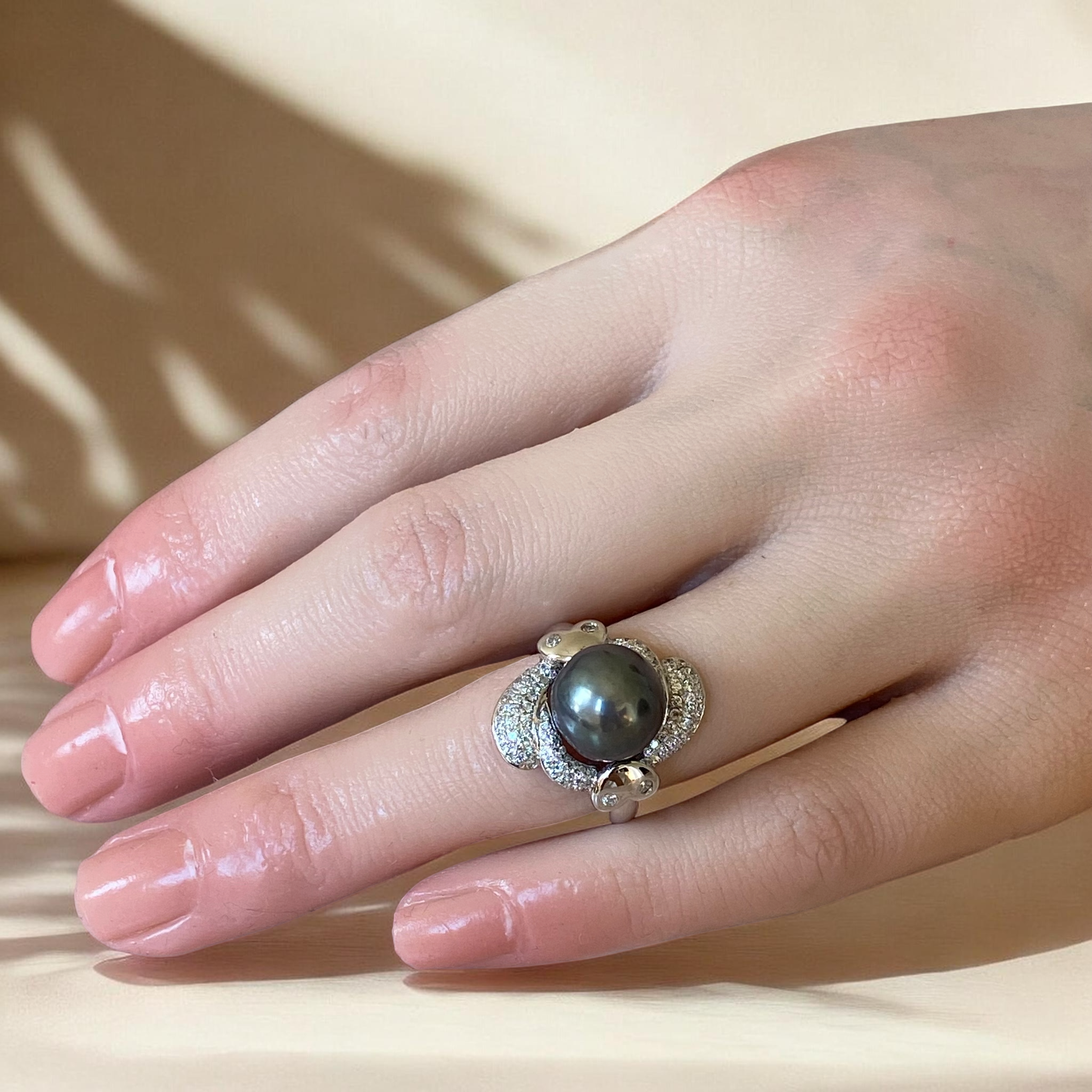 Tahitian, Grey Pearl Ring in Silver Scalloped Halo Setting7.PNG