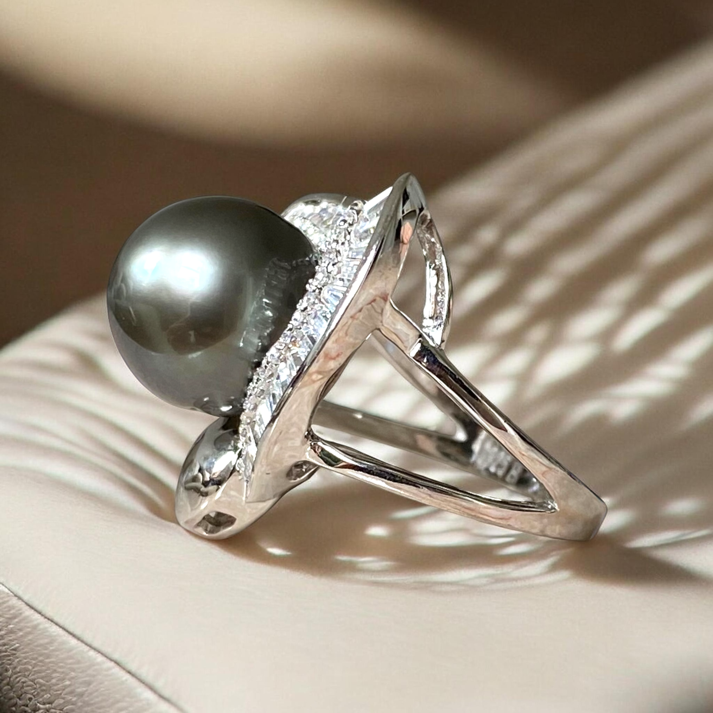 Tahitian, Grey Pearl Ring in Silver Heart Halo Setting14.PNG