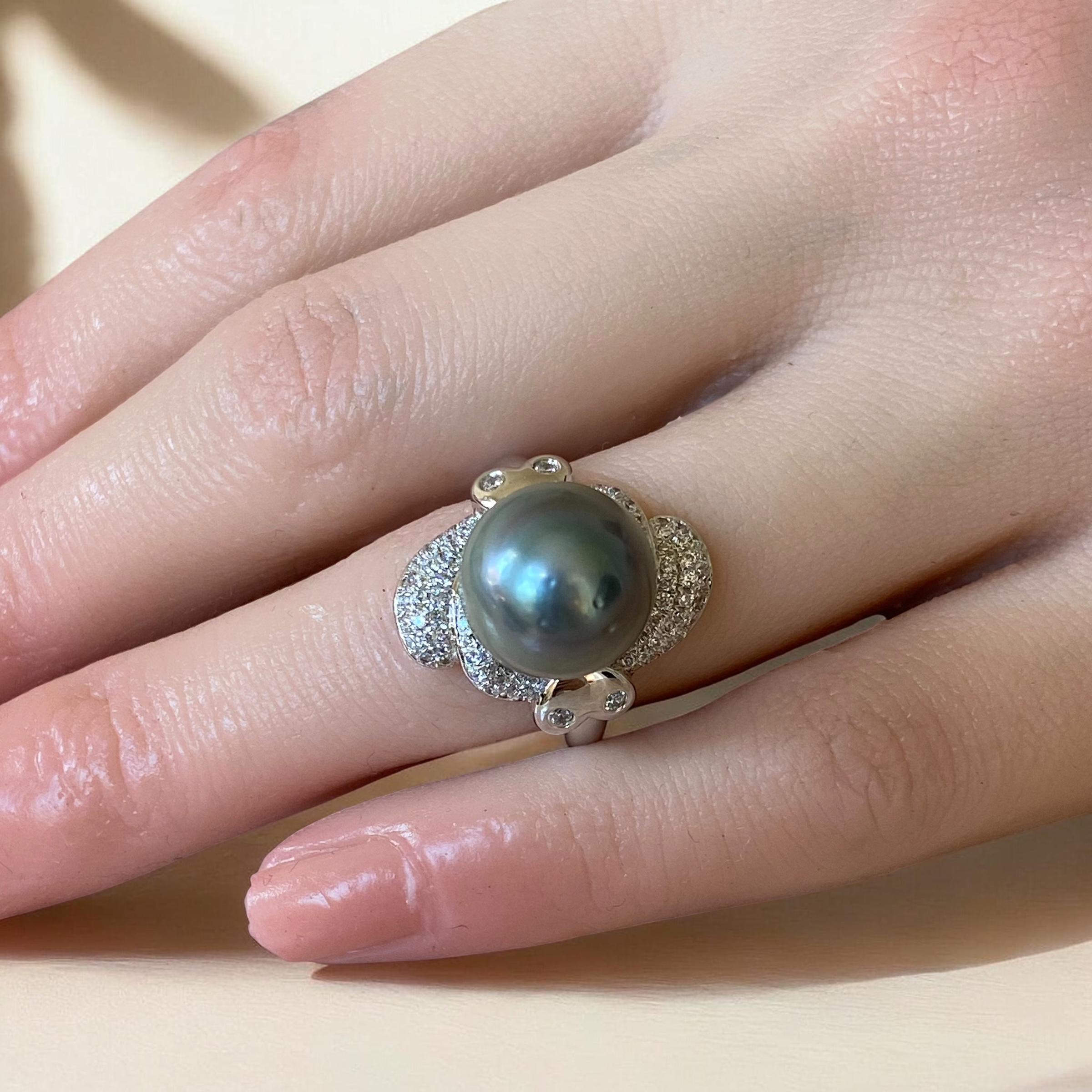 Tahitian, Blue Grey Pearl Ring in Silver Scalloped Halo Setting7.PNG