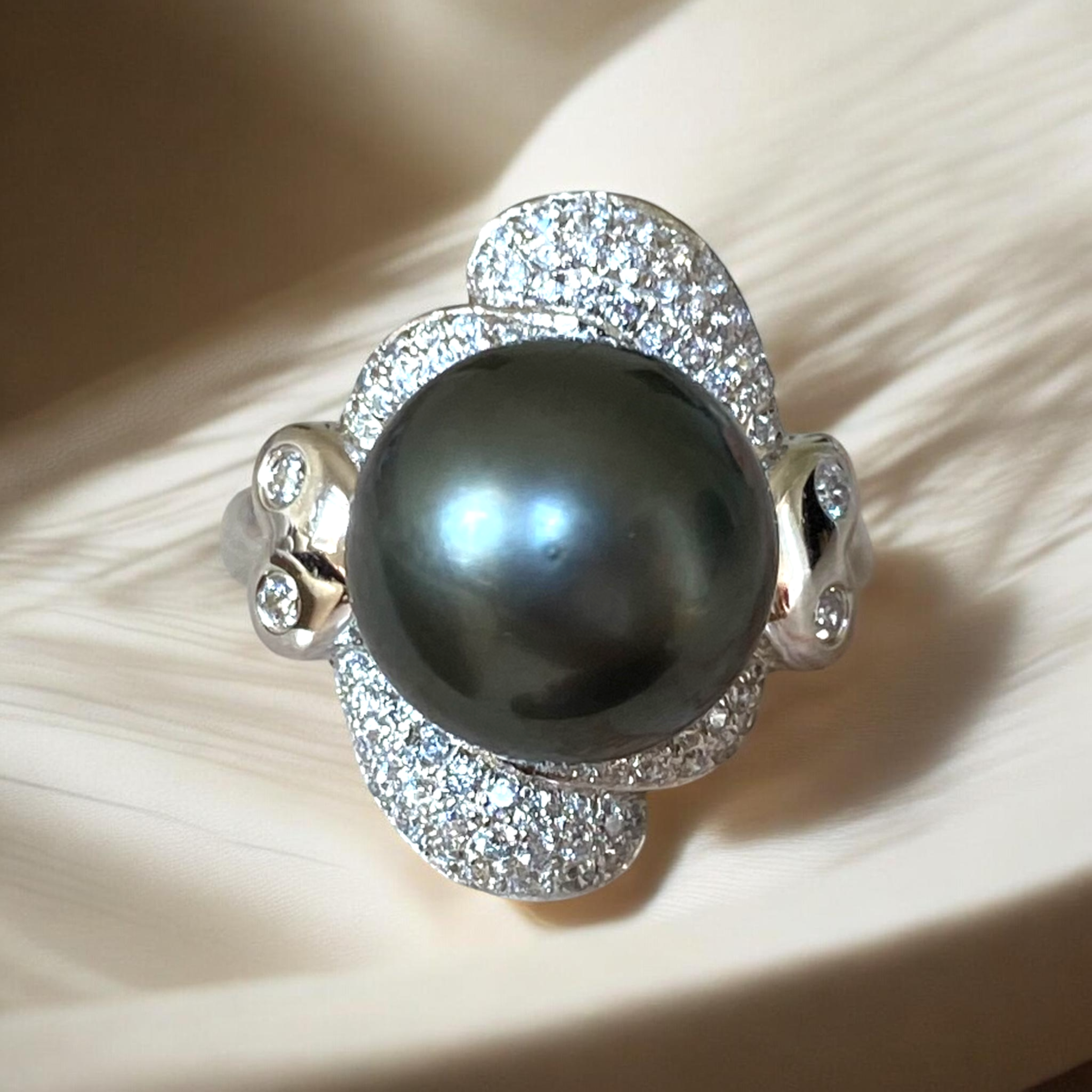 Tahitian, Black Pearl Ring in Silver Scalloped Halo Setting0.PNG