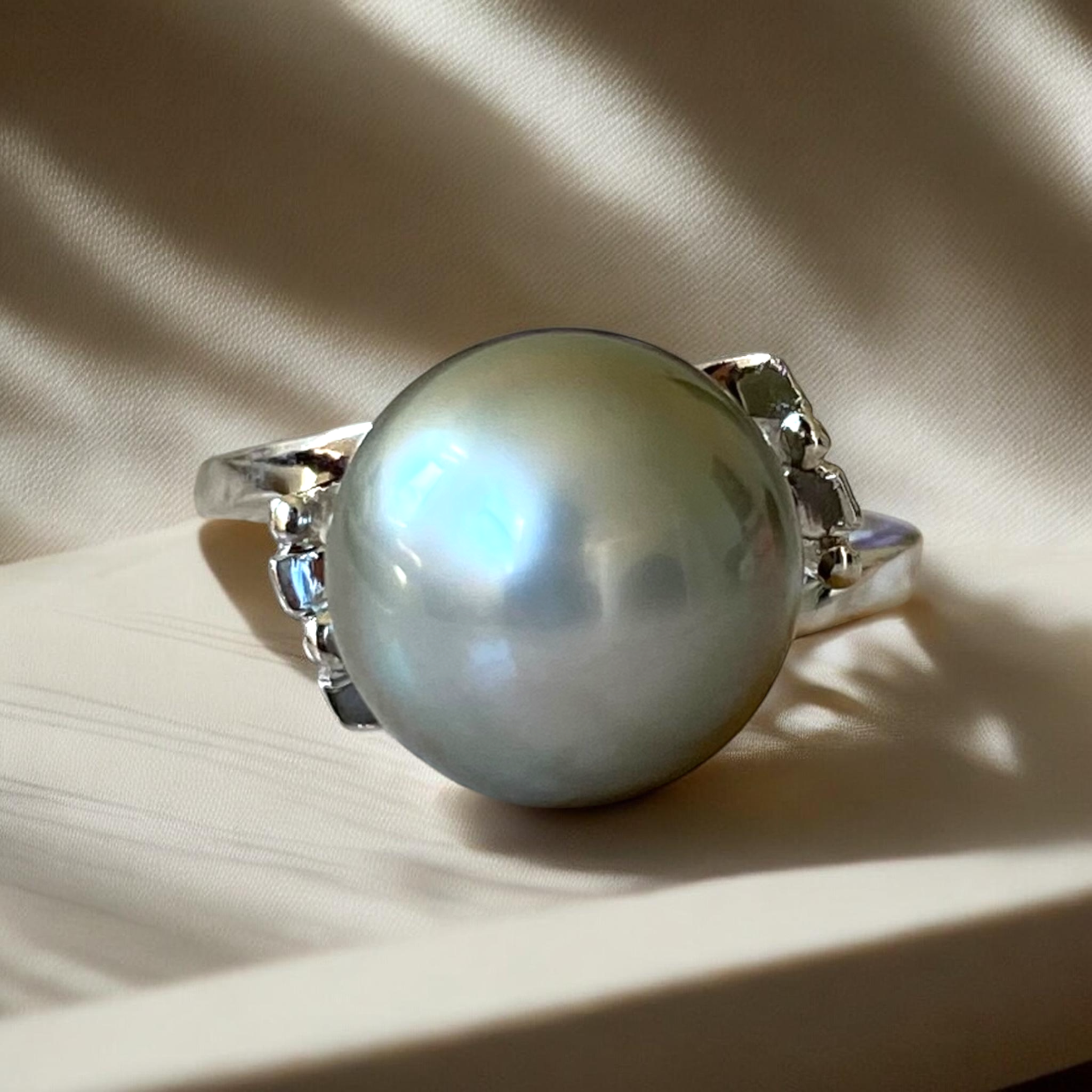 Tahitian, Grey Pearl Ring in Silver Setting1.PNG