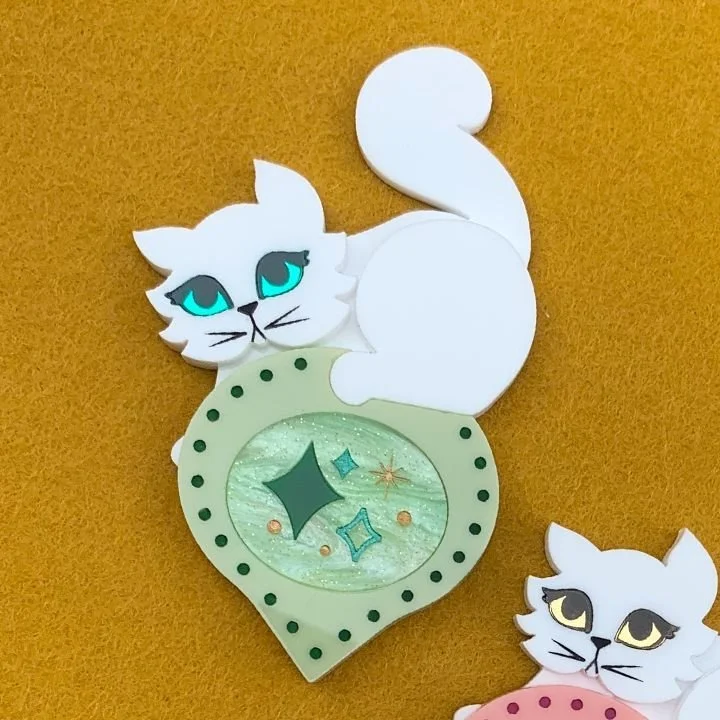 Danilova Jewellery, Peppy Chapette, Twinkle Kitty Christmas (2022) Acrylic Brooch1.jpg