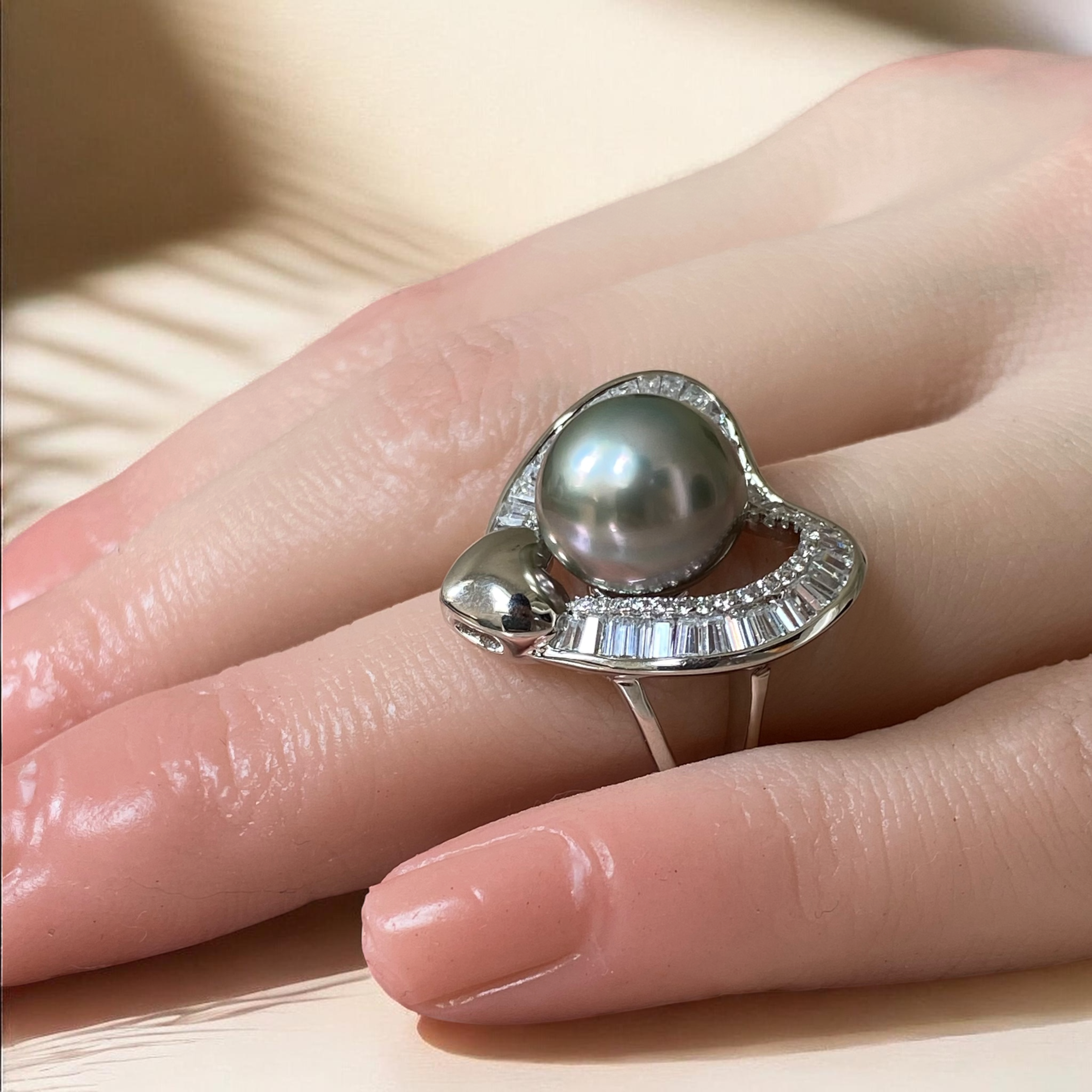 Tahitian, Grey Pearl Ring in Silver Heart Halo Setting10.PNG