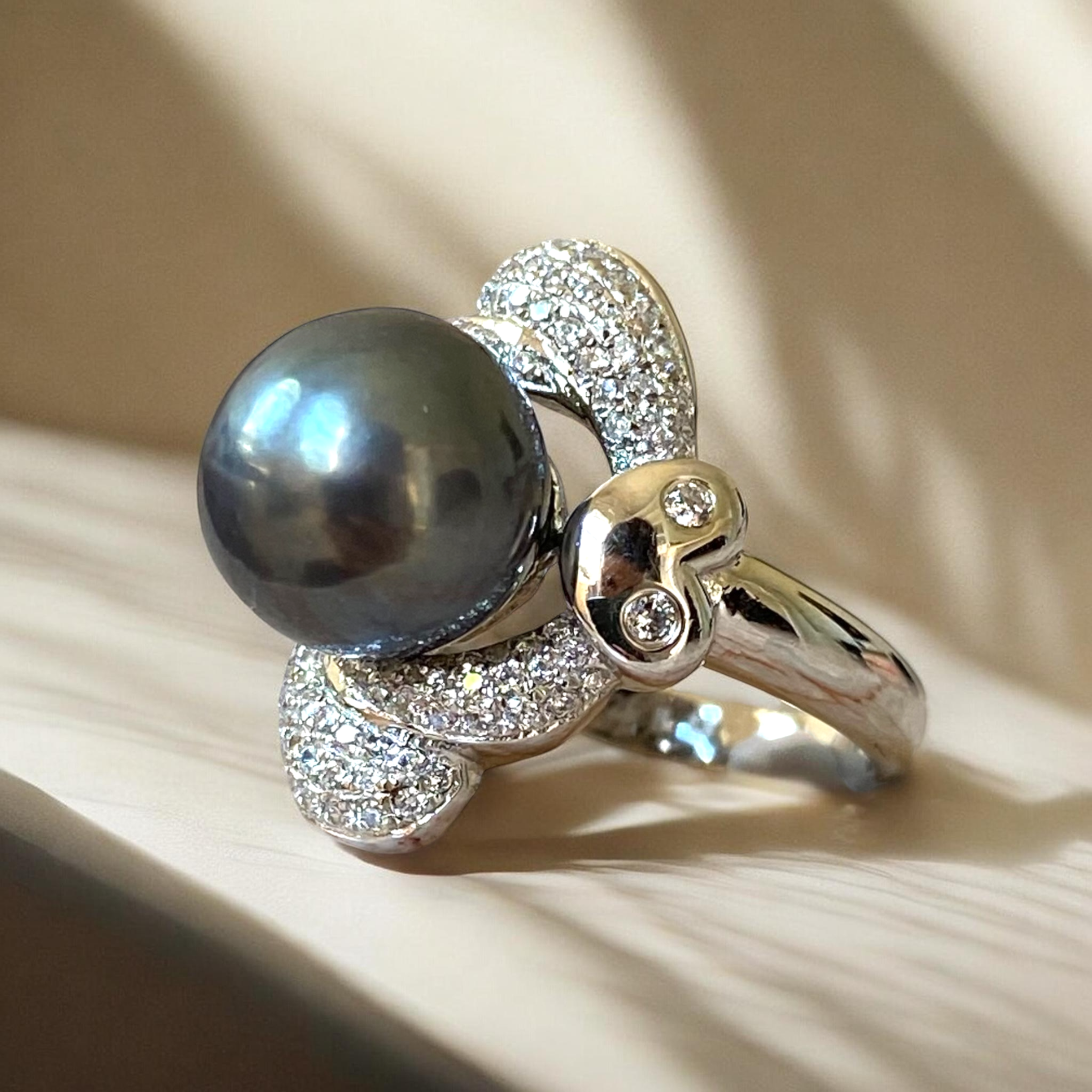 Tahitian, Grey Pearl Ring in Silver Scalloped Halo Setting3.PNG