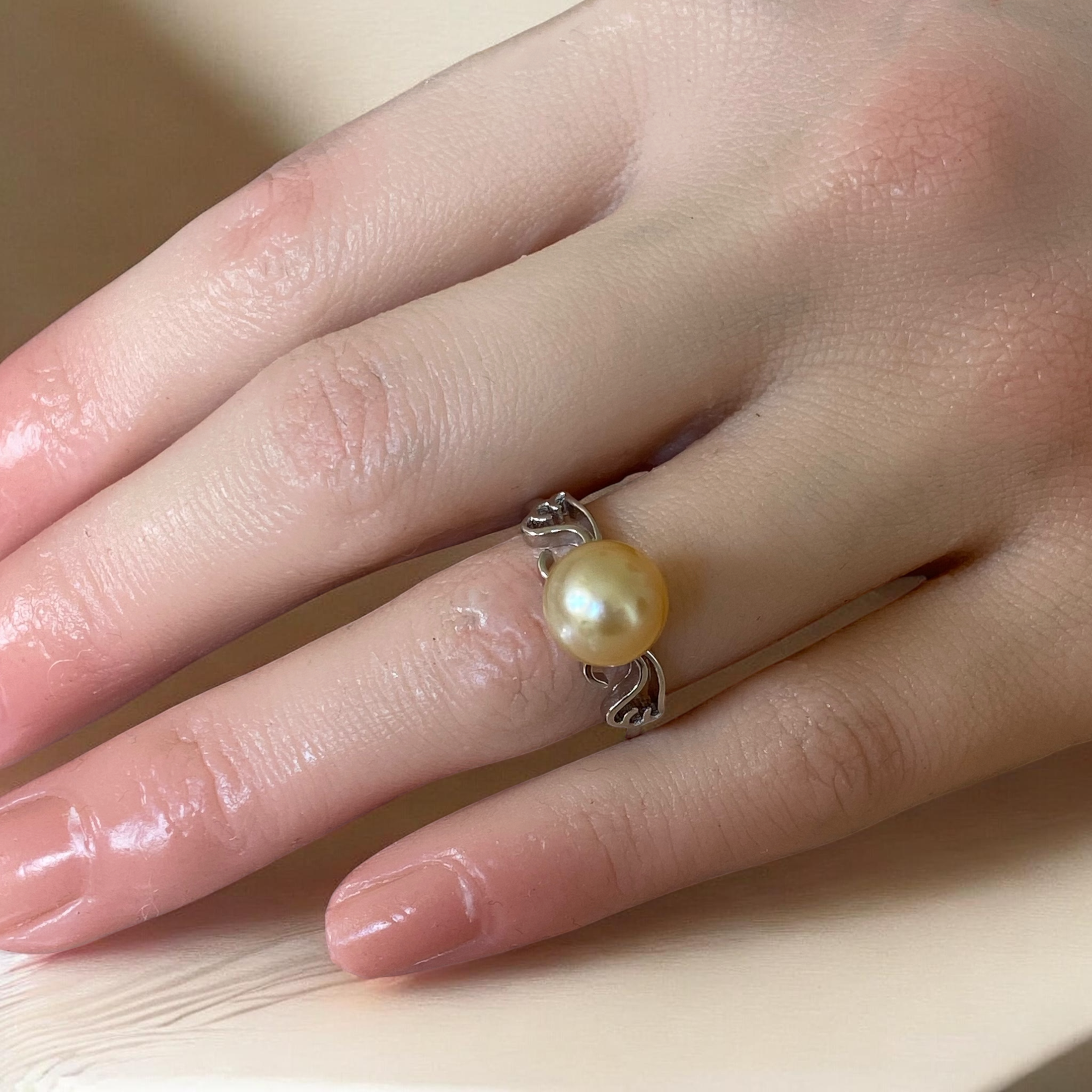 South Sea, Golden White Pearl Ring in Decorative Wing Silver Setting9.PNG
