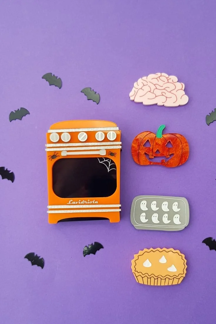 Danilova, La Vidriola, Oven, Upside Down Edition, Interactive Acrylic Brooch1.jpg