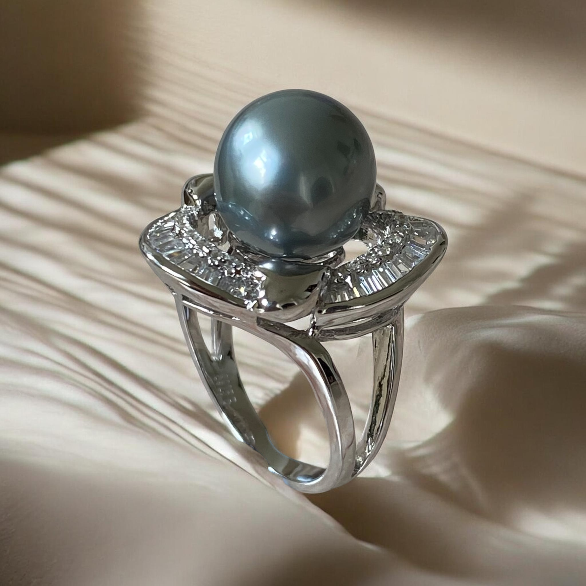 Tahitian, Grey Pearl Ring in Silver Triangular Halo Setting5.PNG