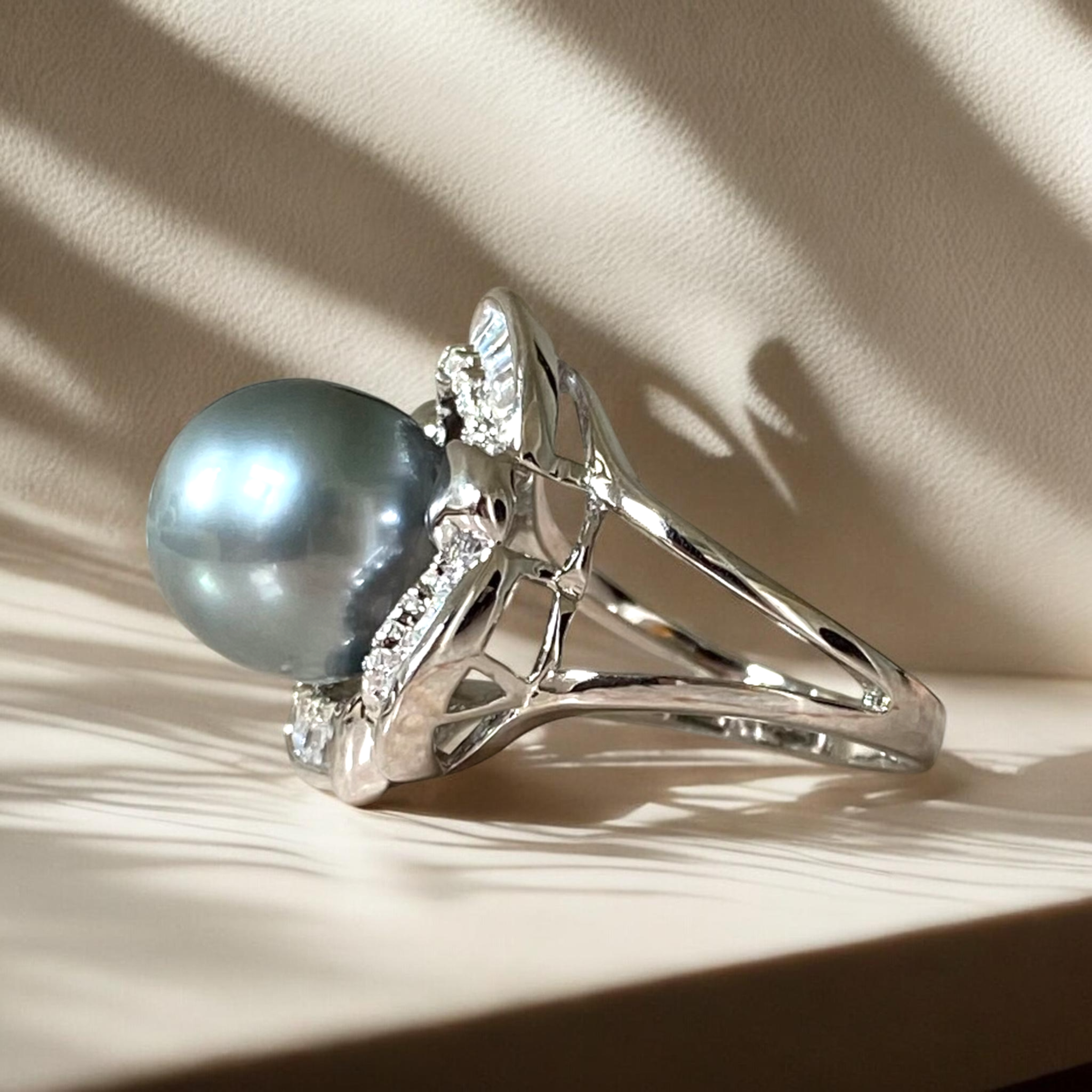 Tahitian, Grey Pearl Ring in Silver Triangular Halo Setting3.PNG