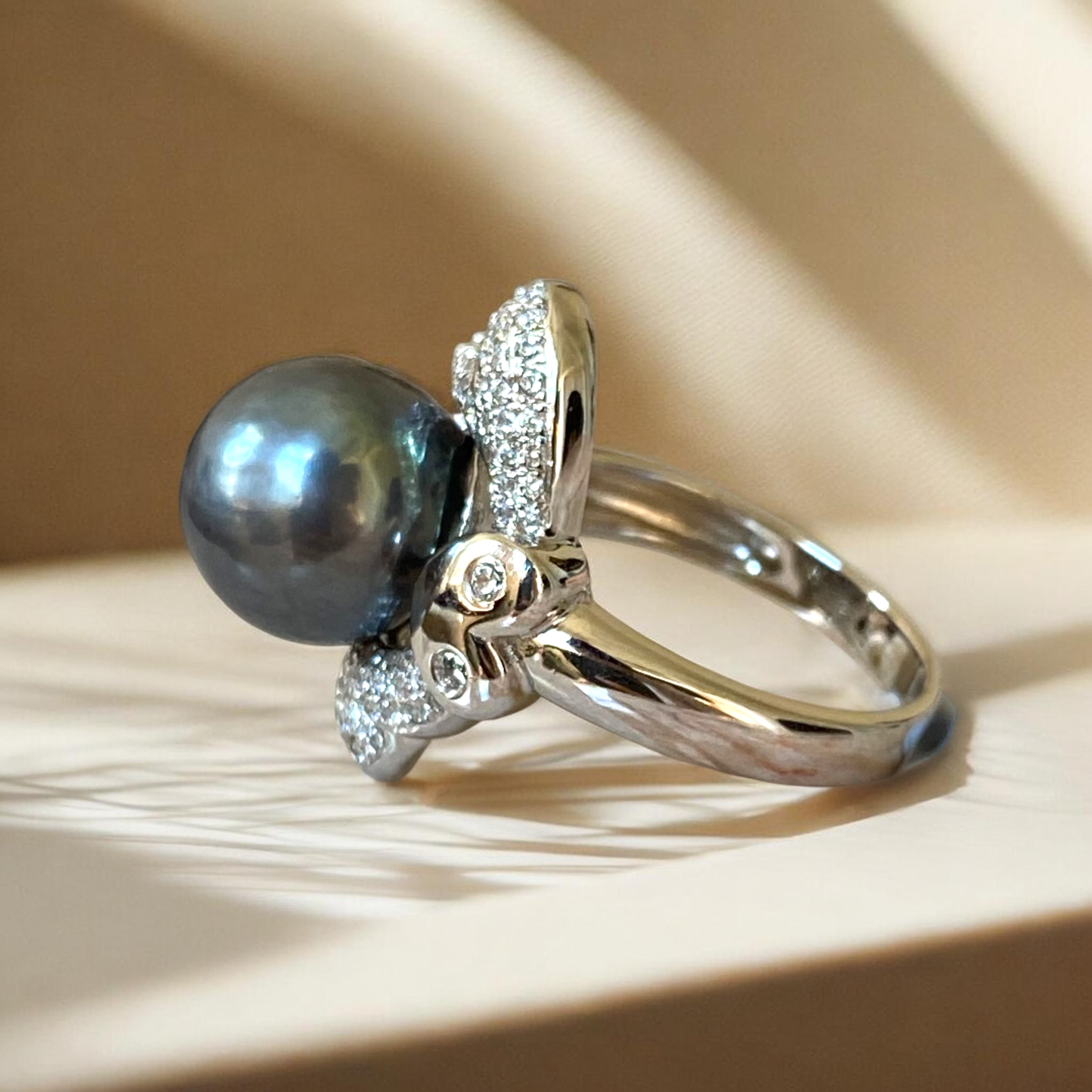 Tahitian, Grey Pearl Ring in Silver Scalloped Halo Setting4.PNG