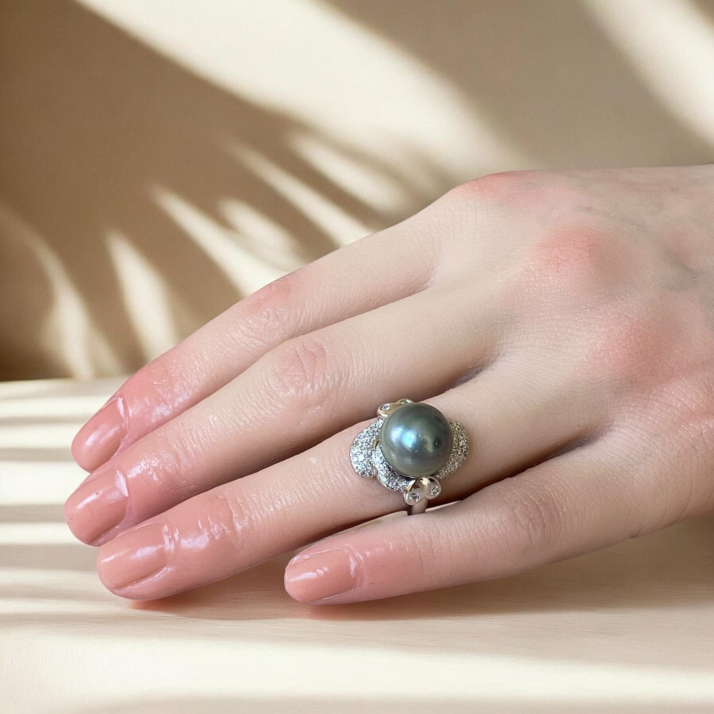 Tahitian, Blue Grey Pearl Ring in Silver Scalloped Halo Setting5.PNG