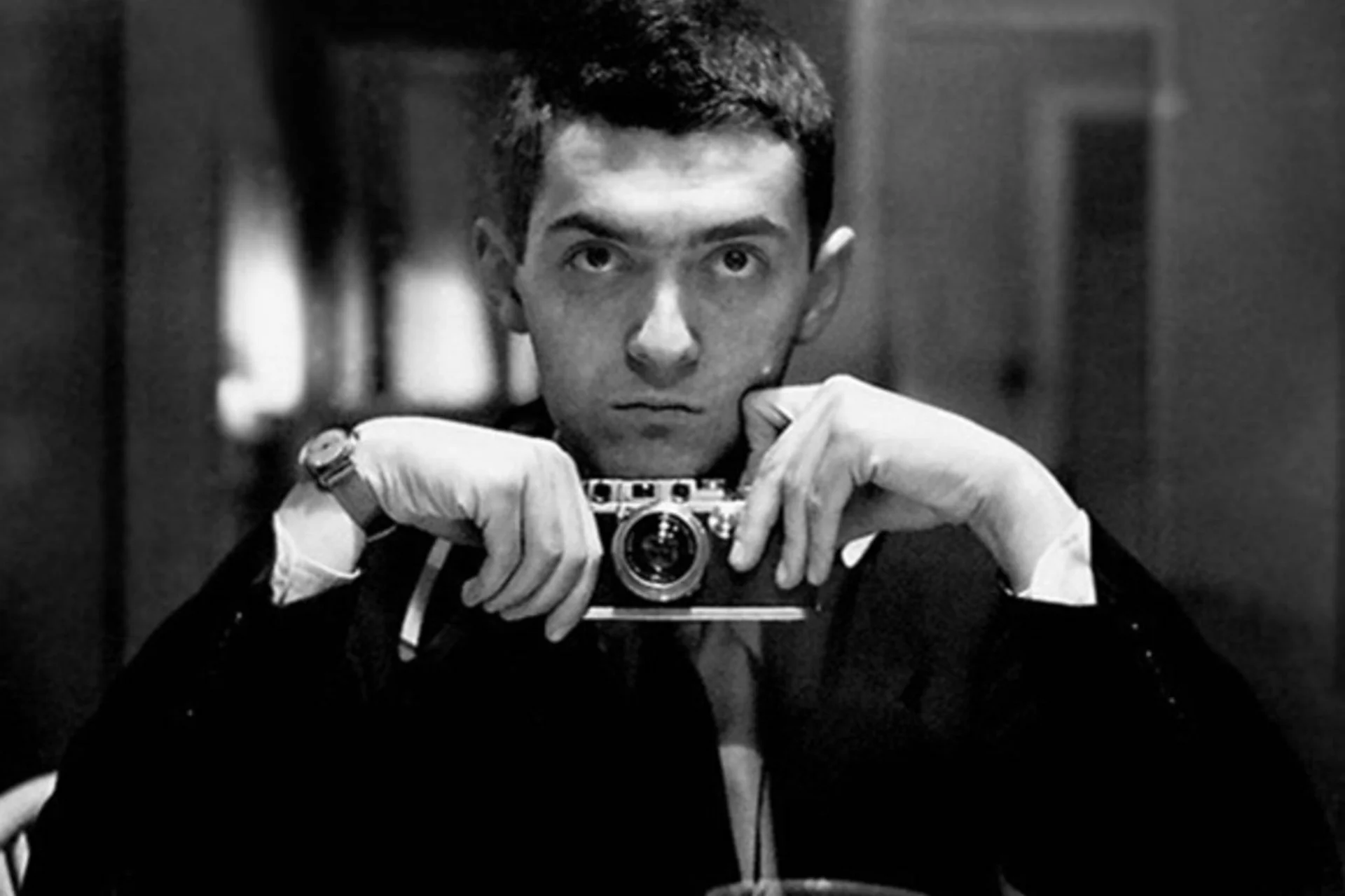3728-2013109-Stanley-Kubrick.jpg-resize_then_crop-_frame_bg_color_FFF-h_1365-gravity_center-q_70-preserve_ratio_true-w_2048_.jpg