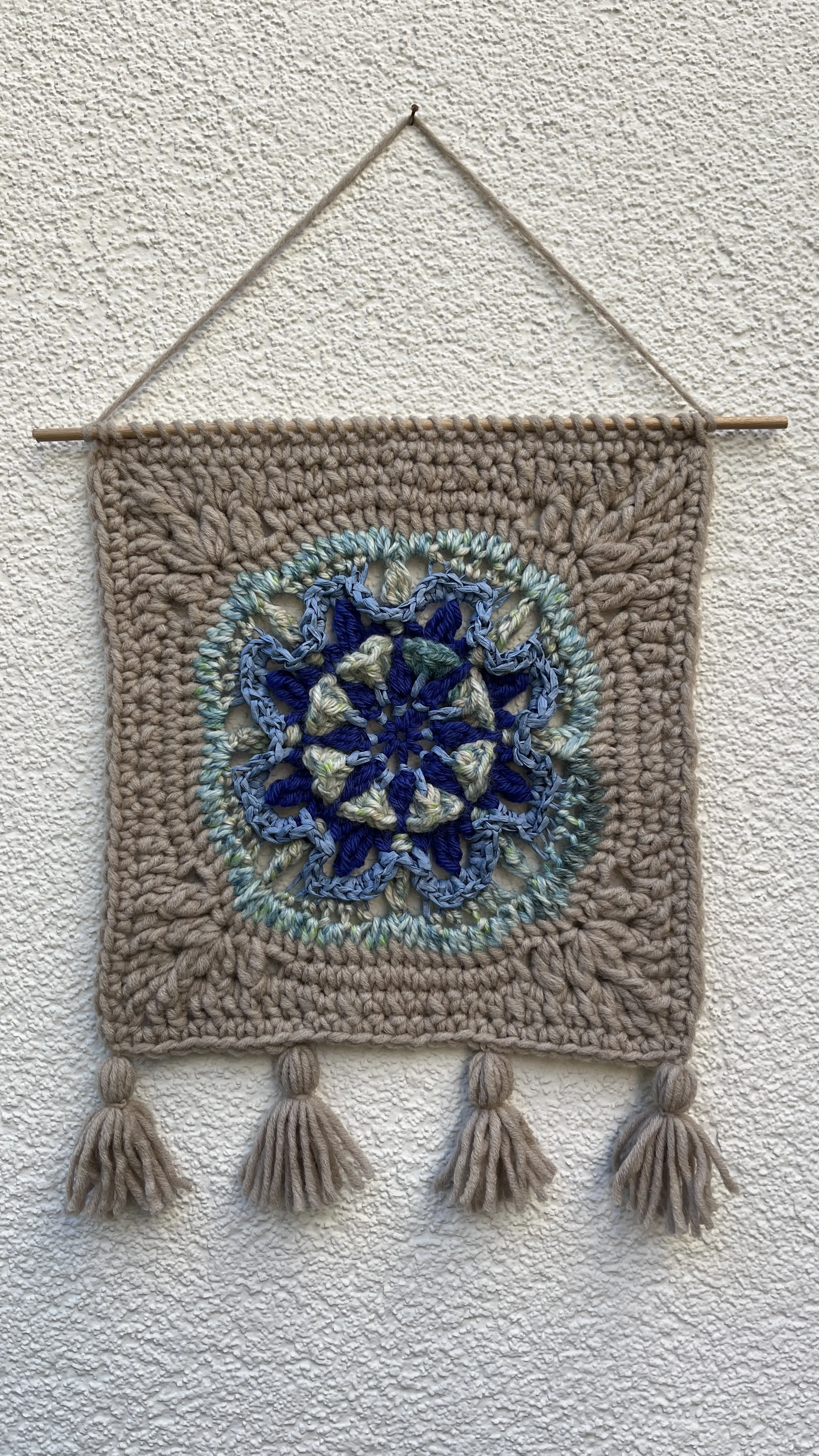 Granny Wall Hanging Sand