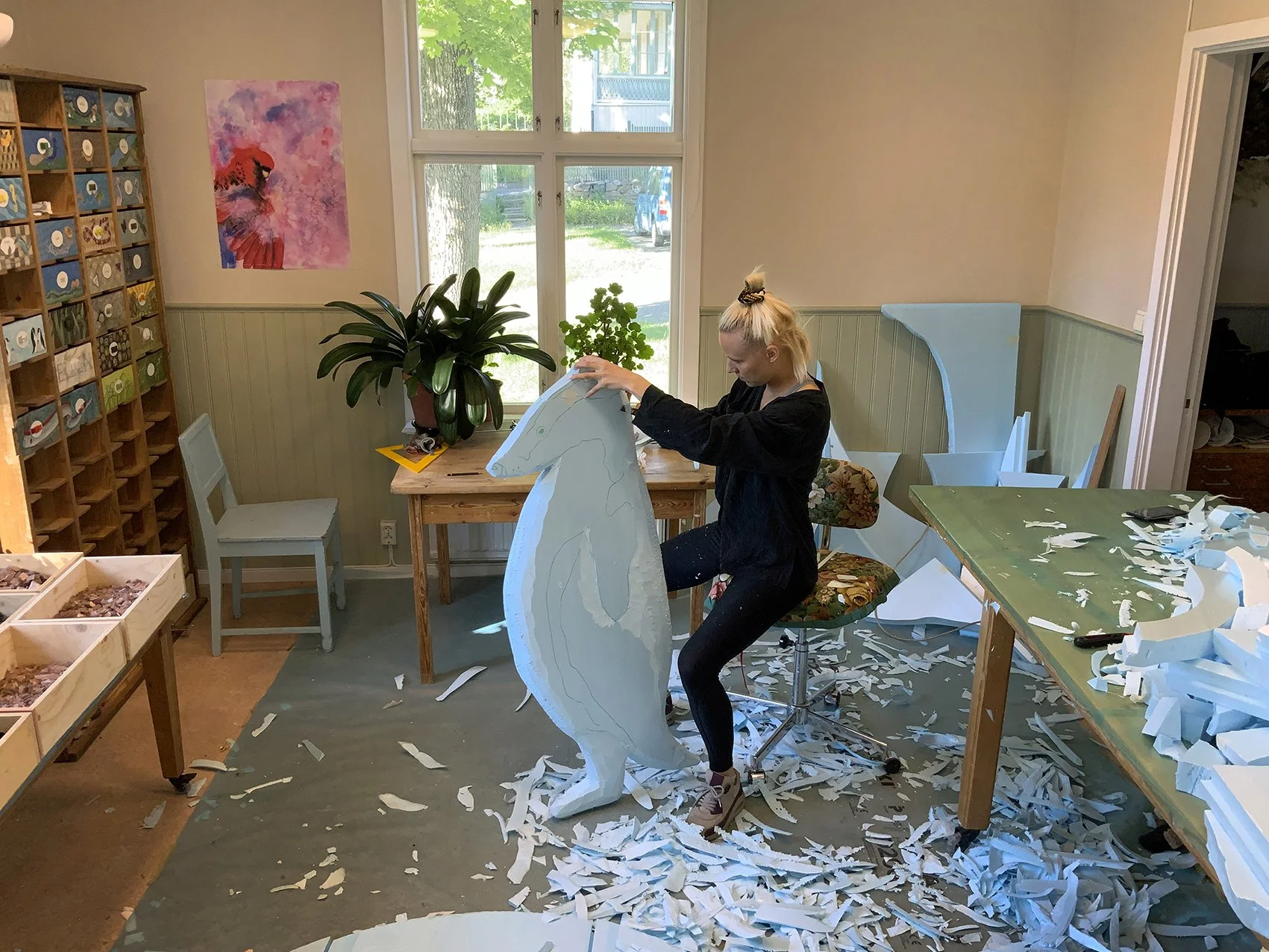 1. Skulptering av grävling i cellplast.JPG