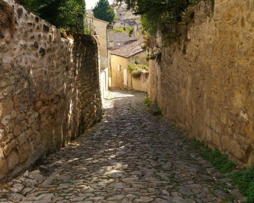 les-tertres-steep-streets-saint-emilion-saint-emilion.jpg