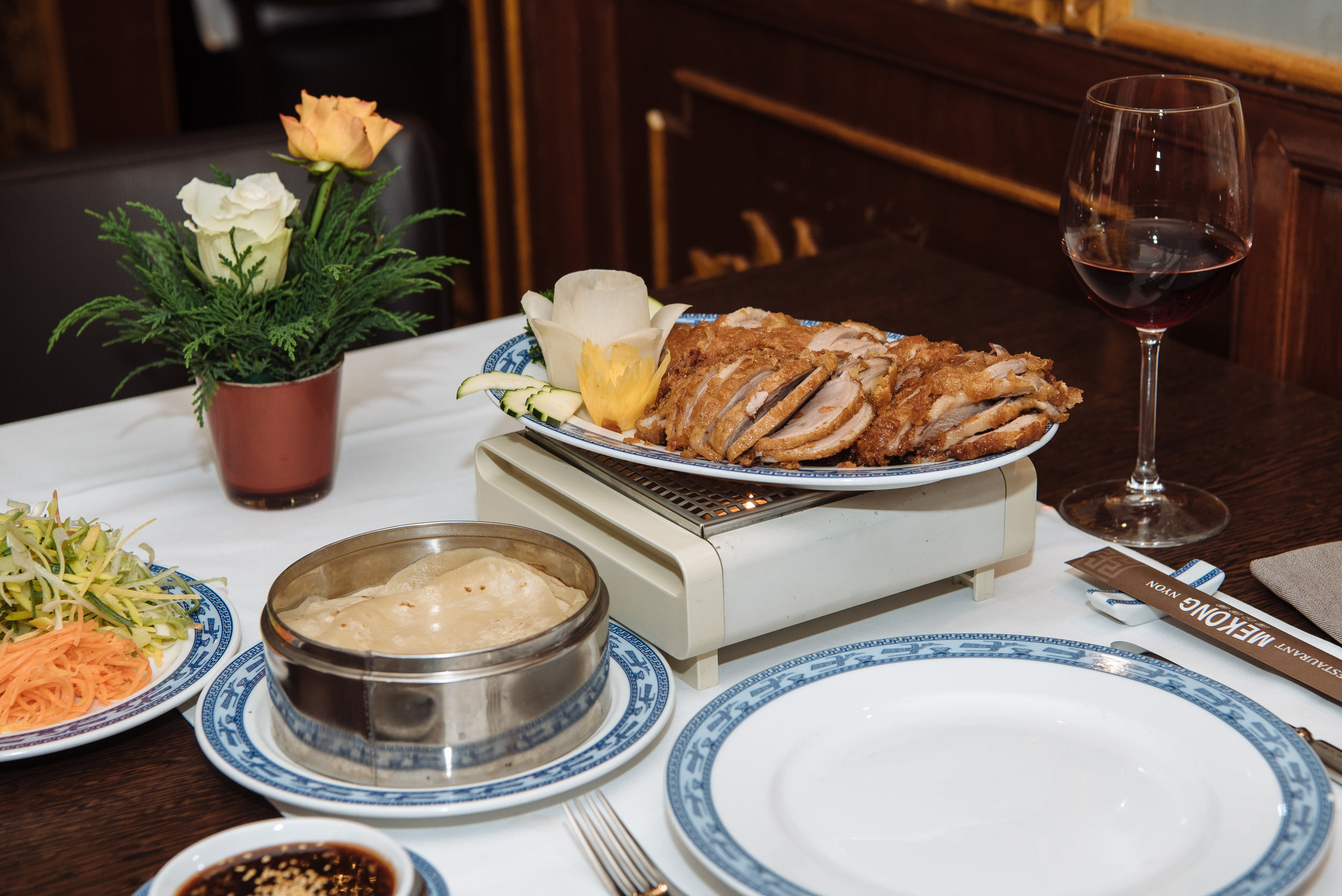 50. Canard laqué "Maison" avec crêpes