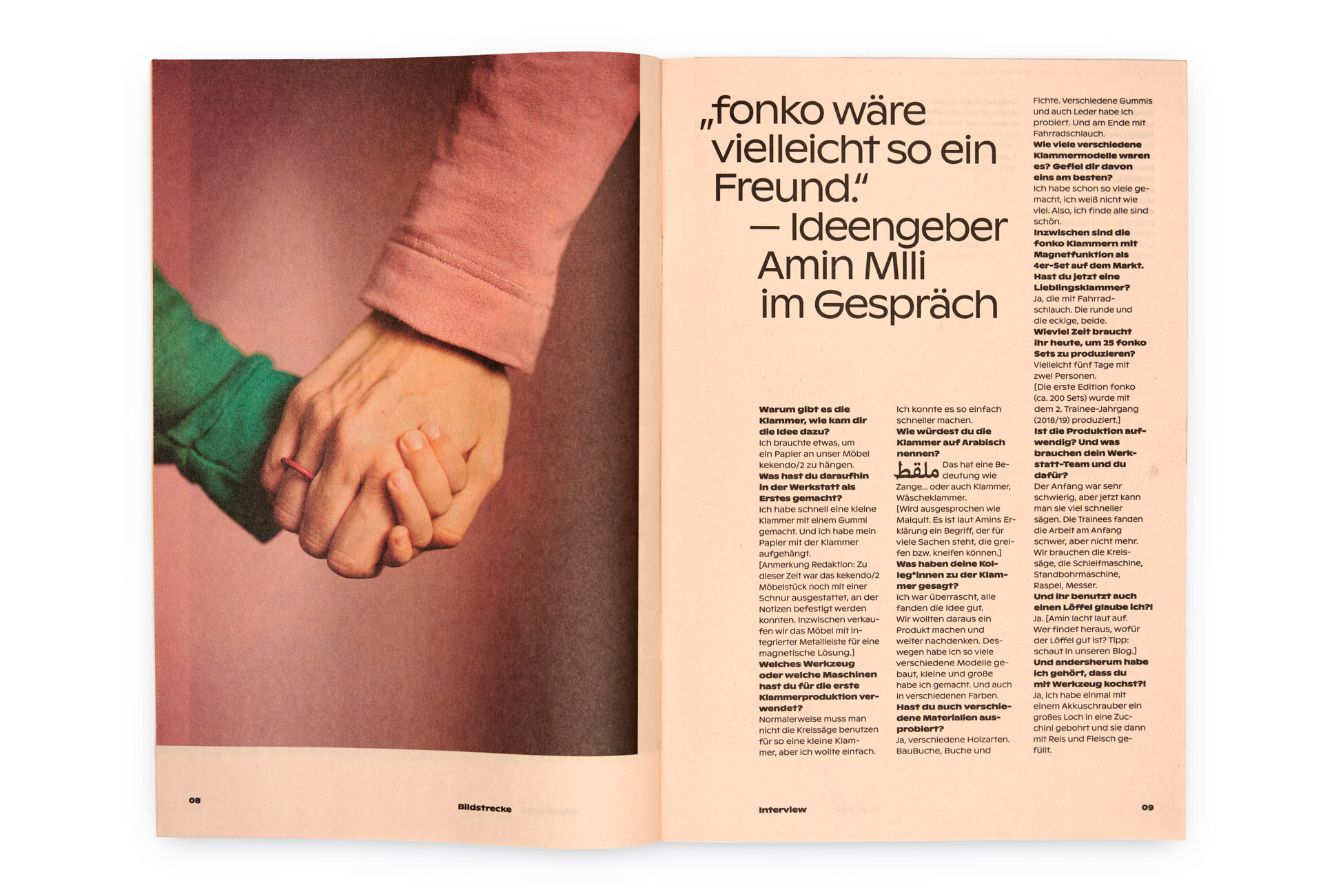  Reproduktion: Doppelseite aus »Bulletin No. 2« von weserholz – Mutterhand hält Kinderhand 